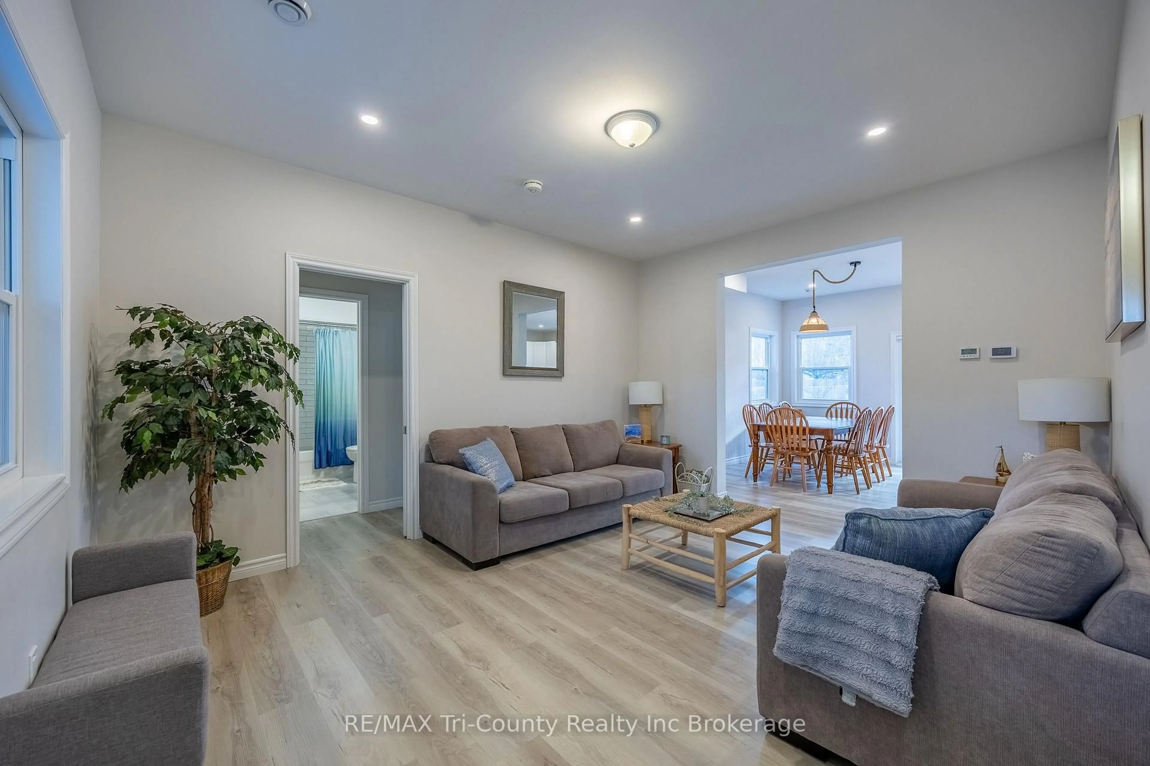 Living room with furniture, unknown for 6 Addison St, Bayham Ontario N0J 1T0