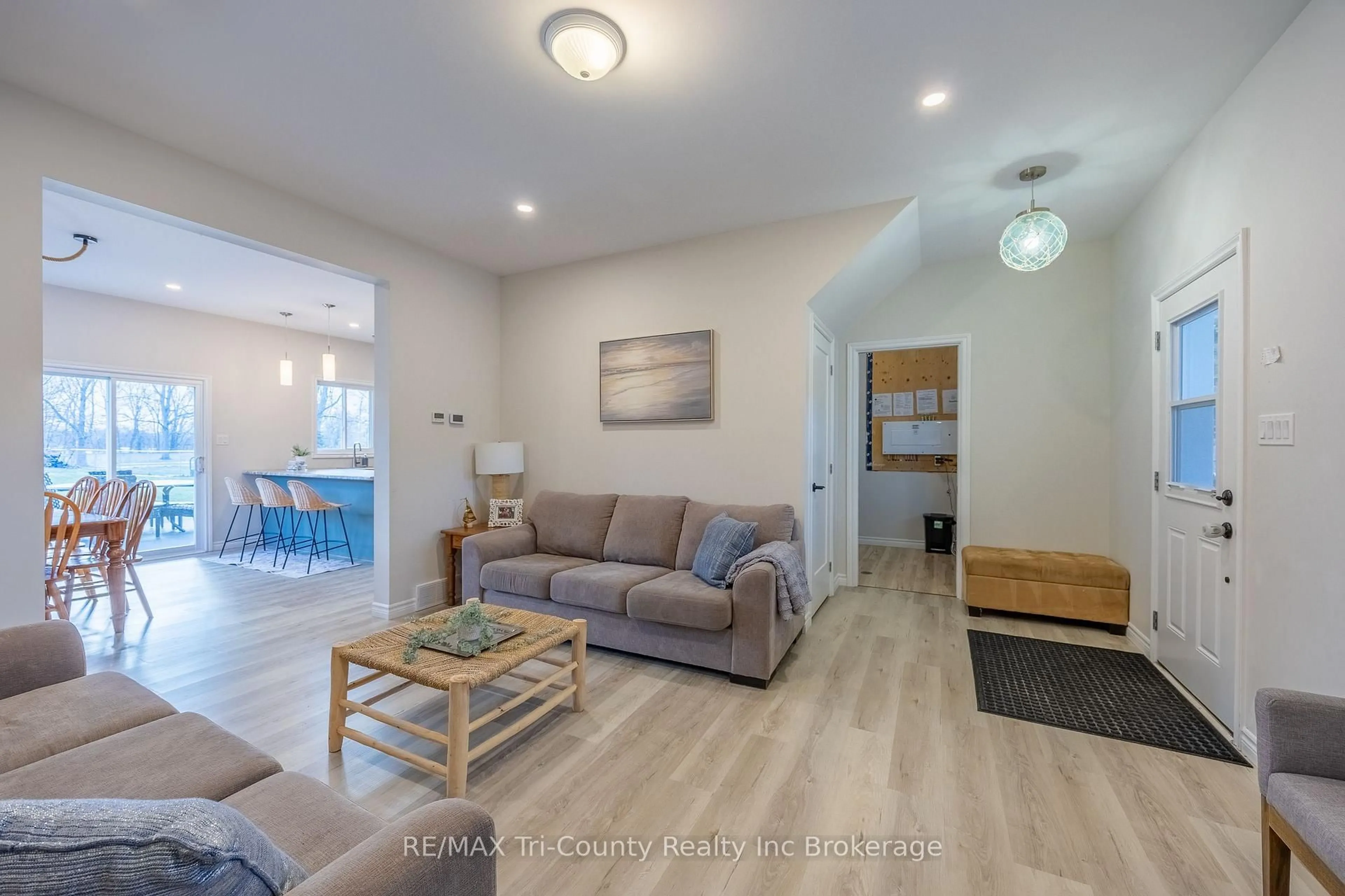 Living room with furniture, wood/laminate floor for 6 Addison St, Bayham Ontario N0J 1T0