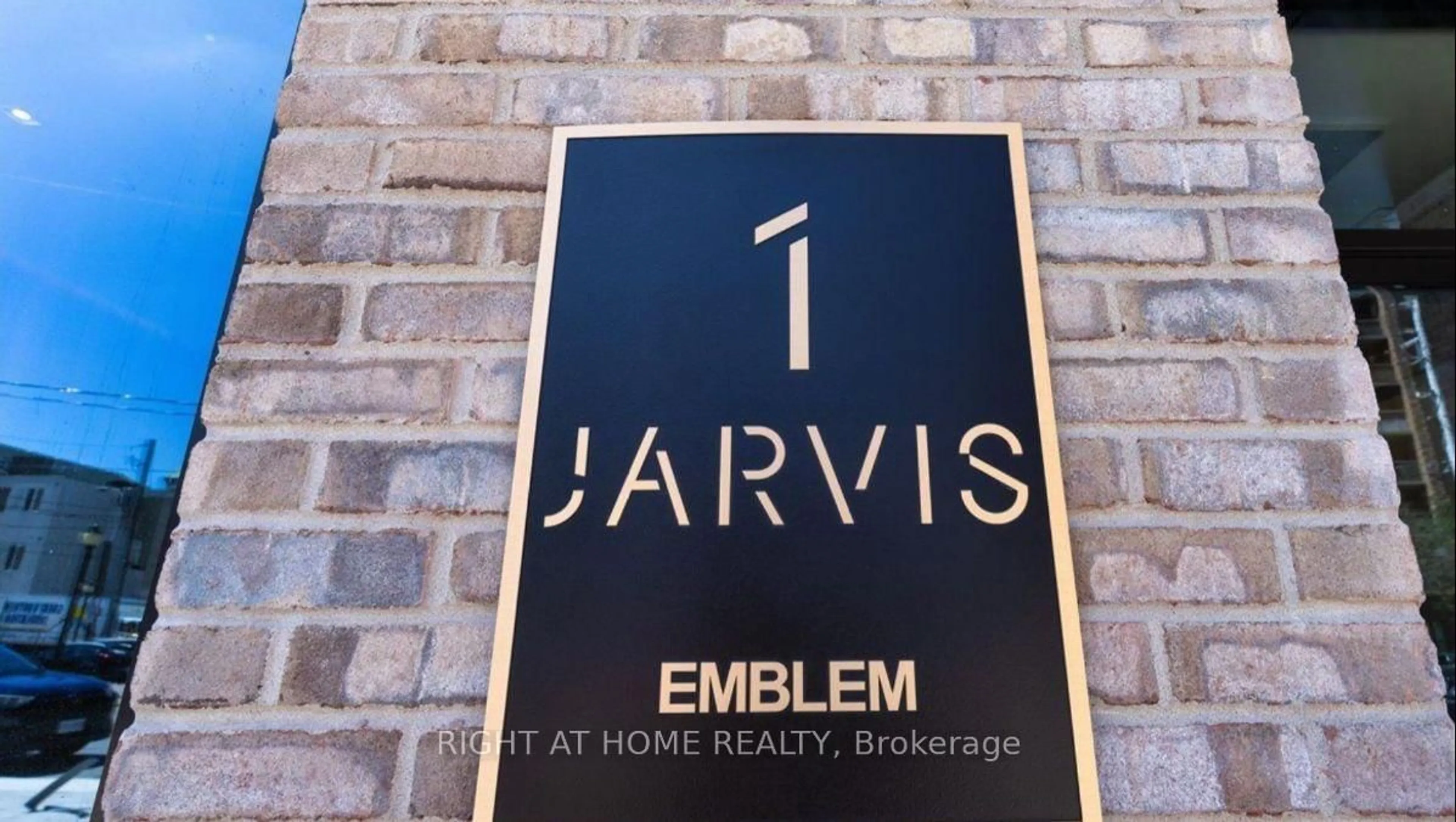 Indoor entryway for 1 Jarvis St #1111, Hamilton Ontario L8R 0A8