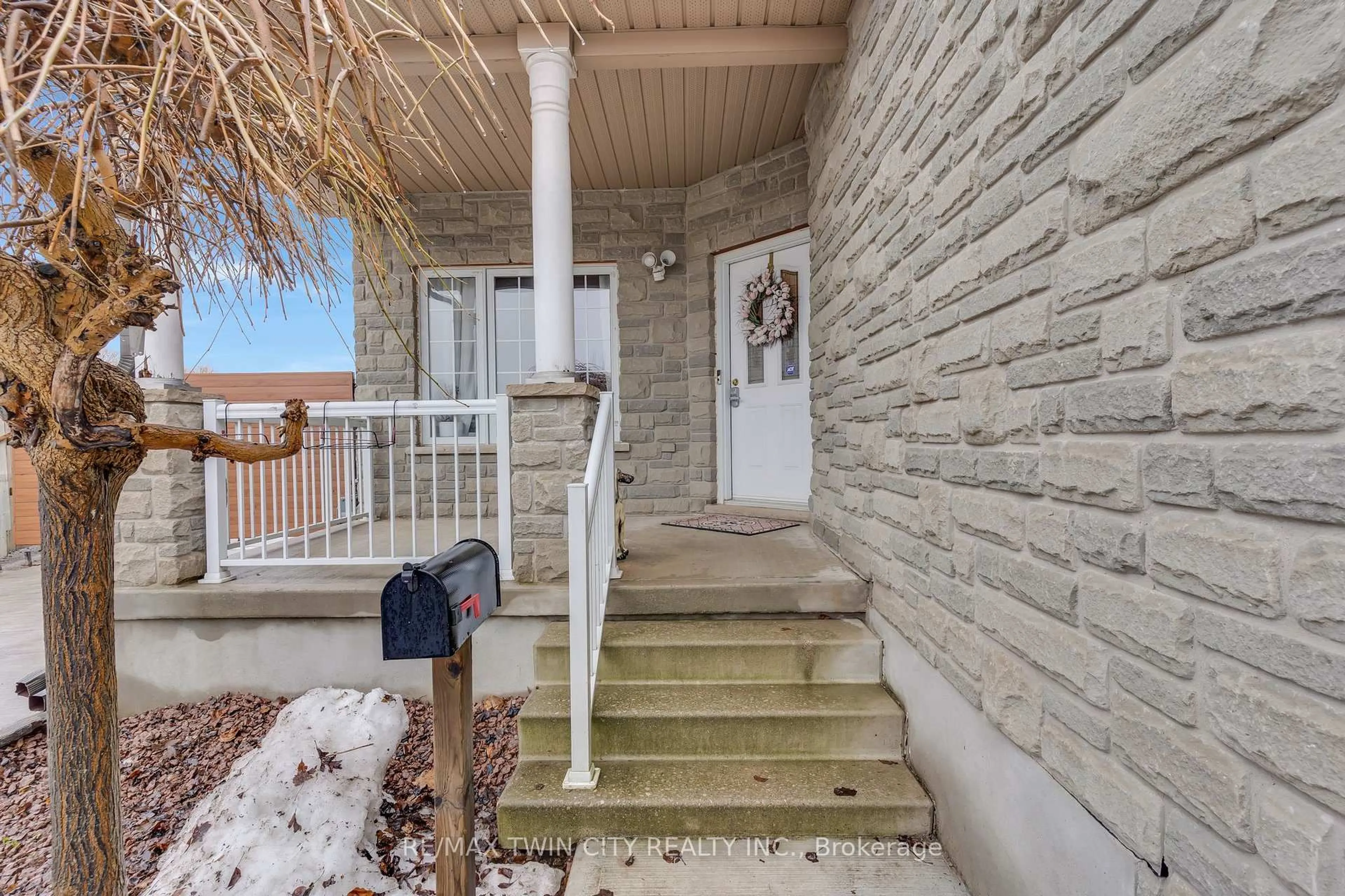 Unknown for 116 Lena Cres, Cambridge Ontario N1R 8P5