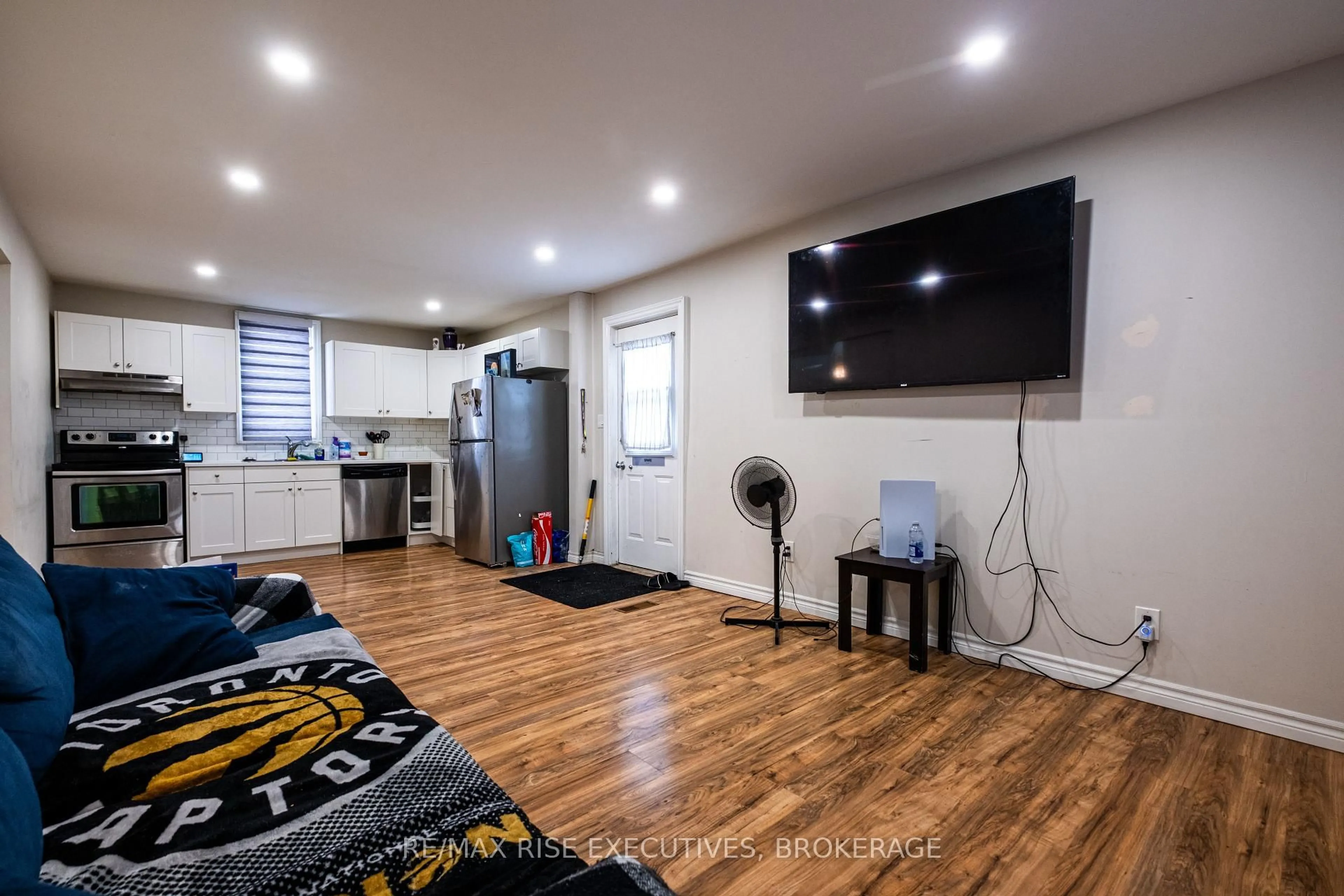 Unknown for 695 Victoria St, Kingston Ontario K7K 4S6