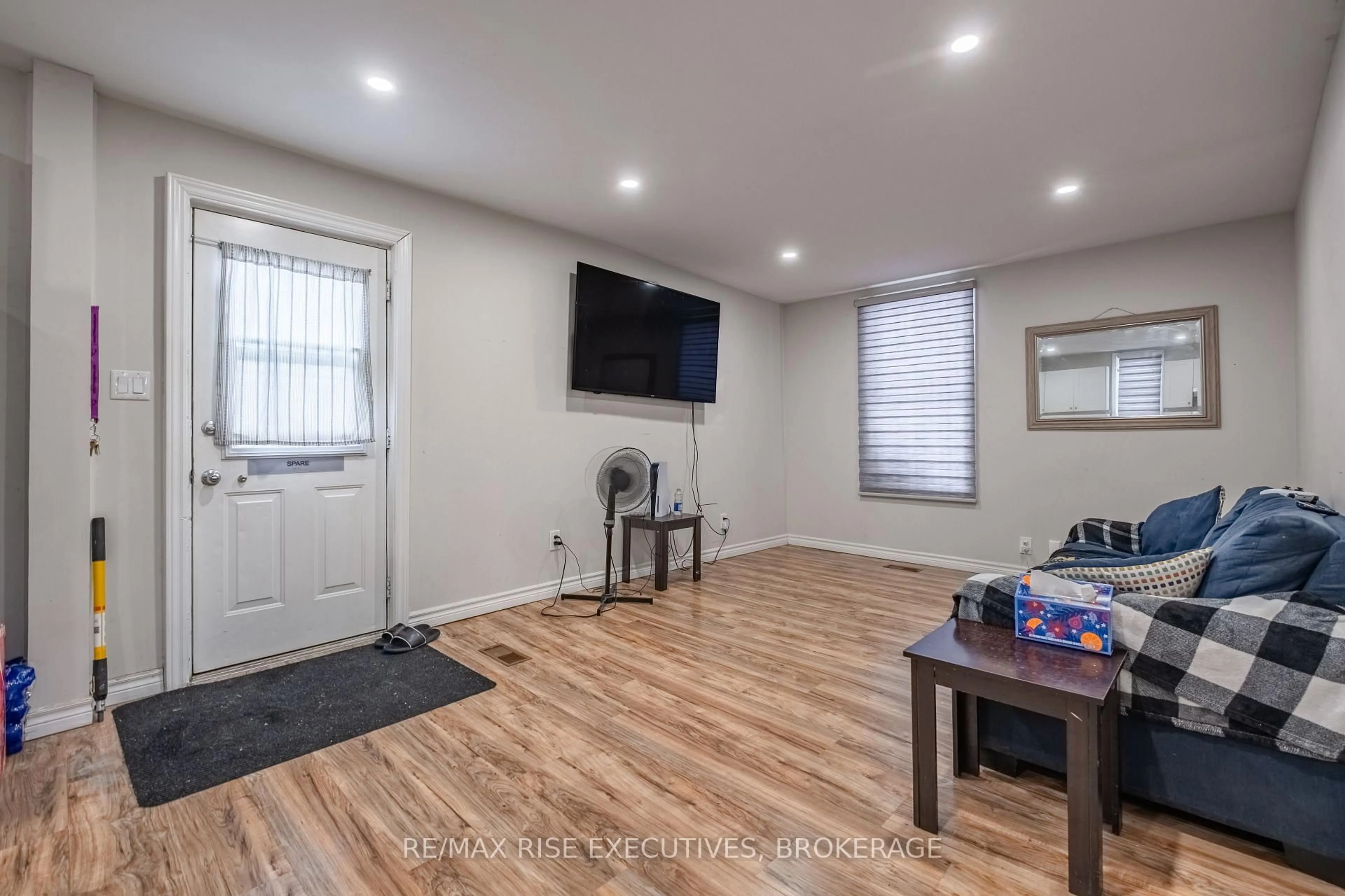 Unknown for 695 Victoria St, Kingston Ontario K7K 4S6