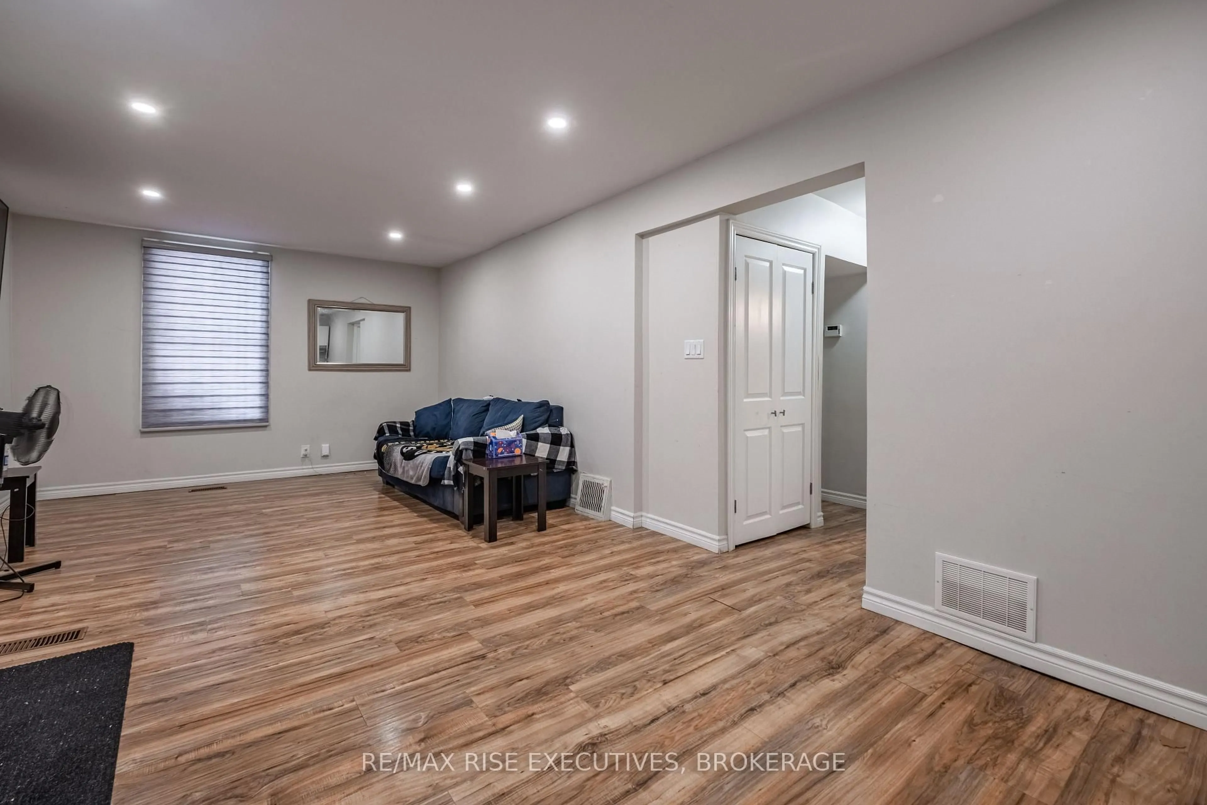 Unknown for 695 Victoria St, Kingston Ontario K7K 4S6