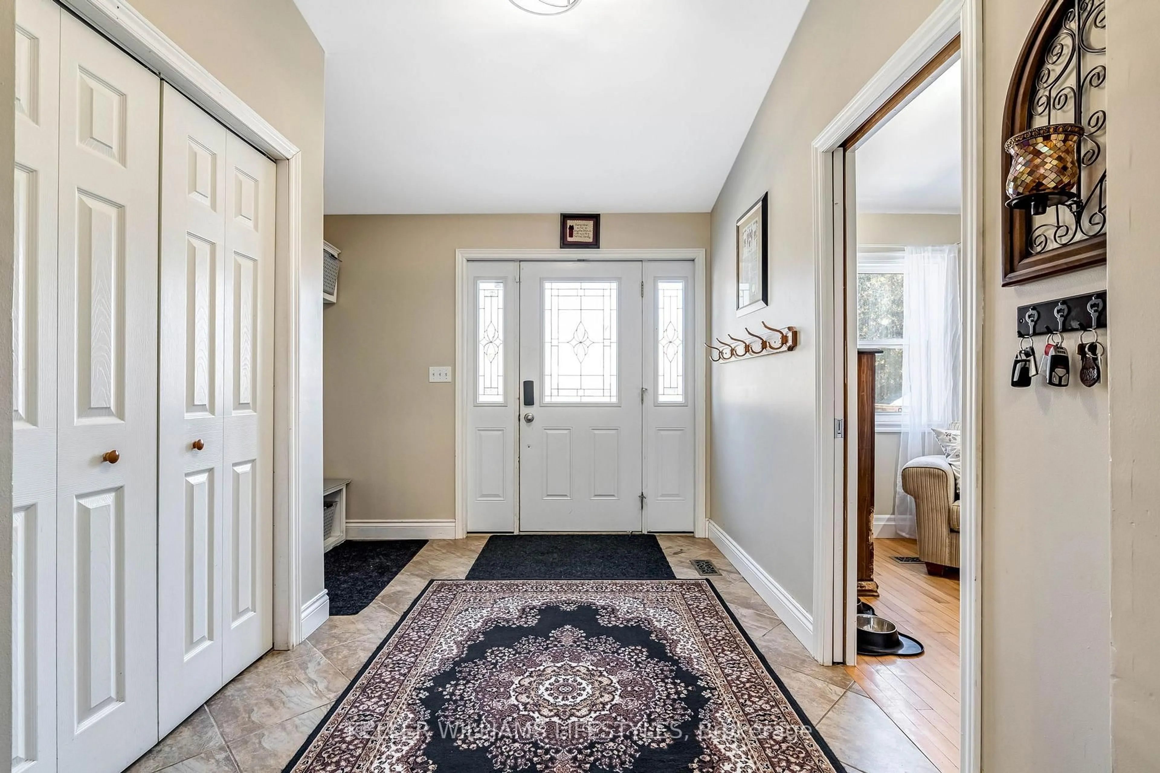 Indoor entryway for 189 Church St, North Middlesex Ontario N0M 1A0