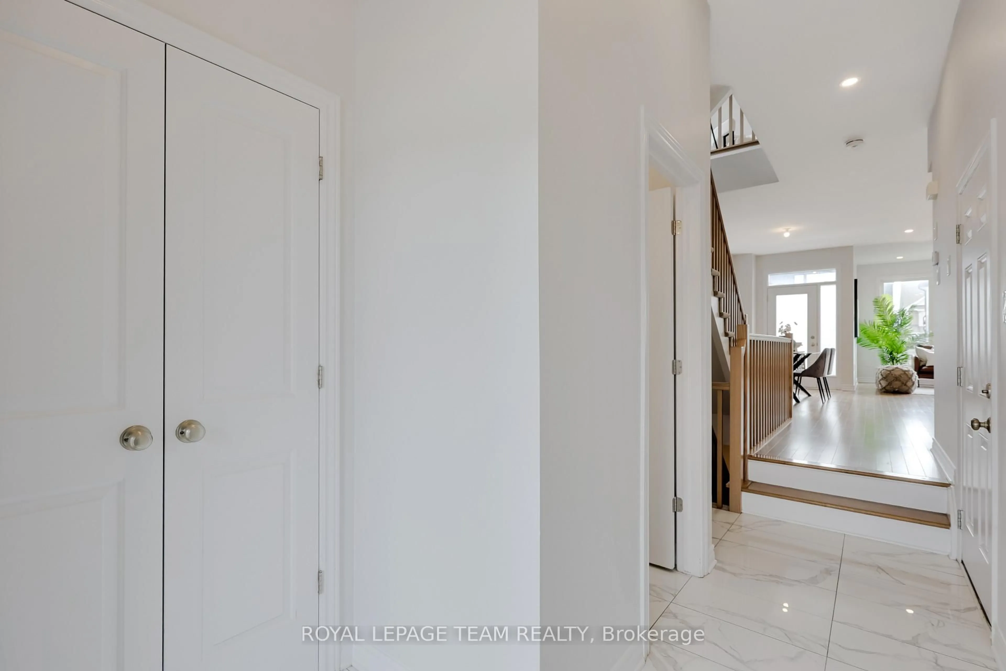 Unknown for 840 Clapham Terr, Ottawa Ontario K2S 2N8