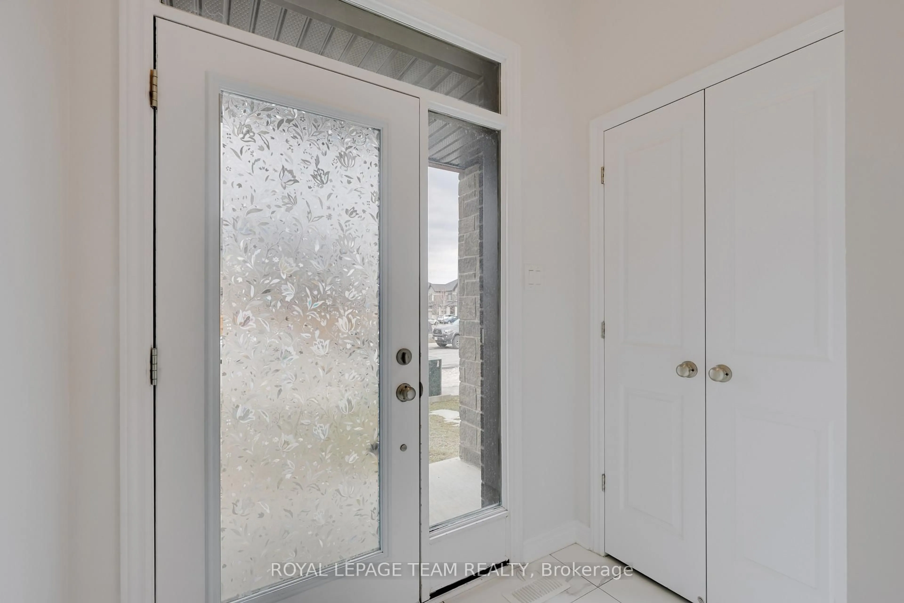 Unknown for 840 Clapham Terr, Ottawa Ontario K2S 2N8