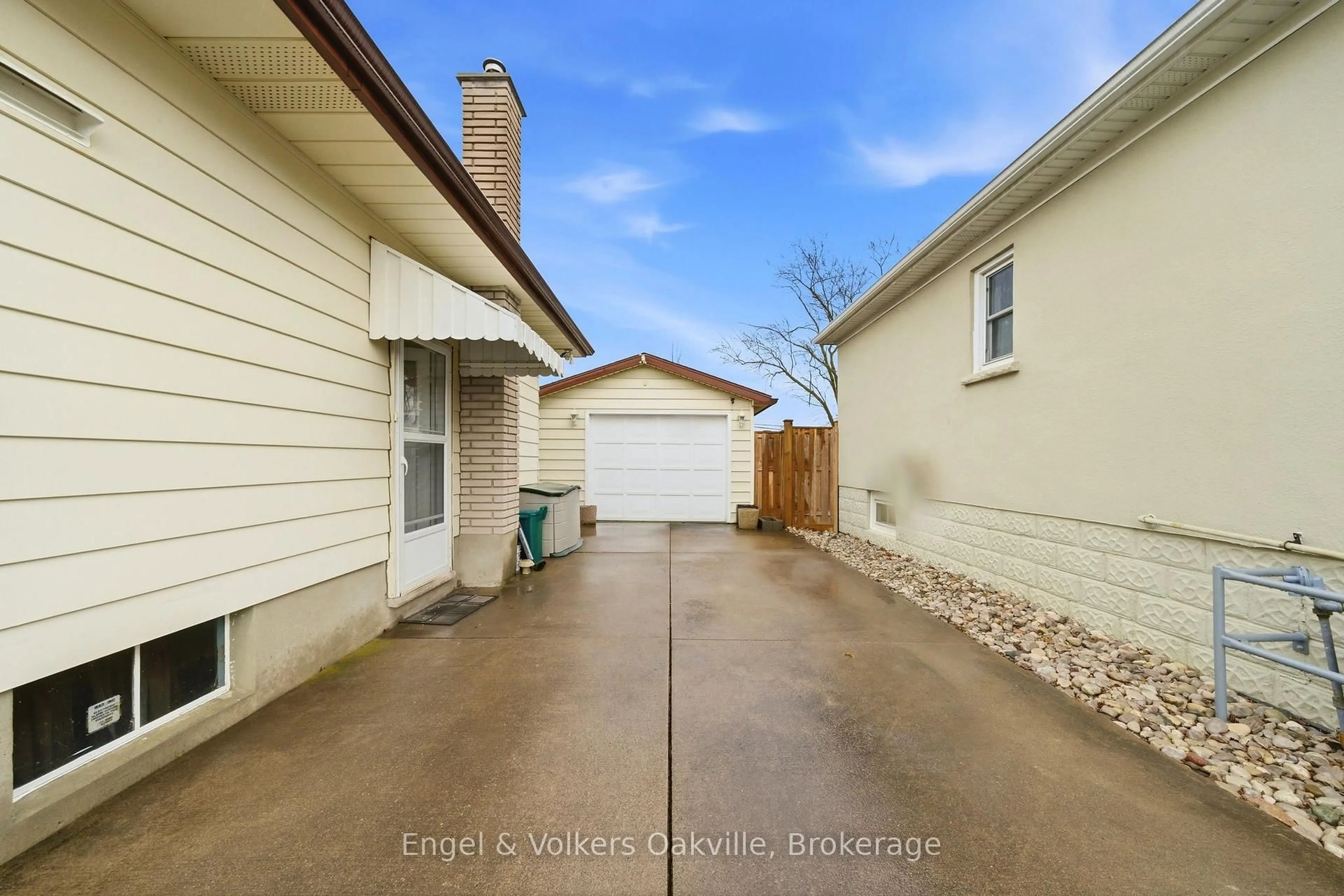 Unknown for 56 Bloomfield Ave, St. Catharines Ontario L2P 1X3