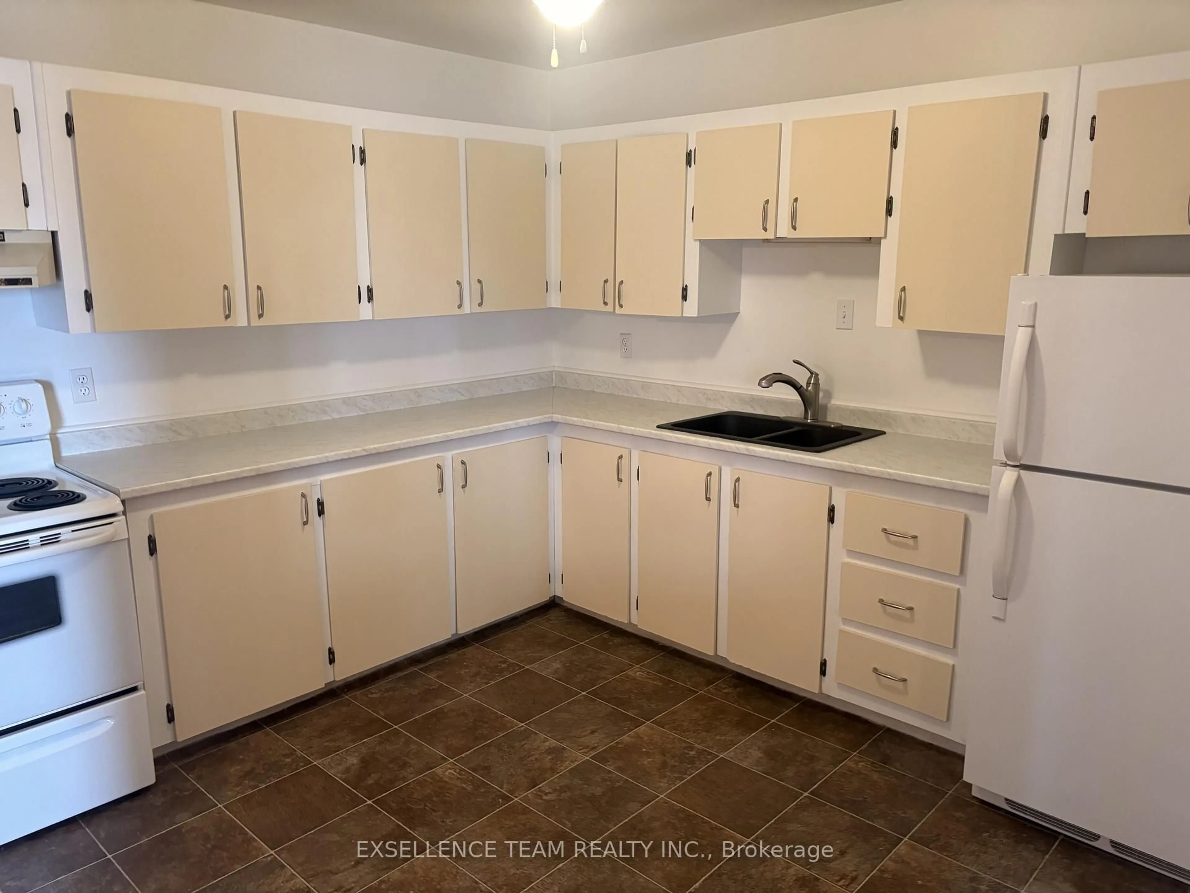 Standard kitchen, ceramic/tile floor for 220 Kenyon St, North Glengarry Ontario K0C 1A0