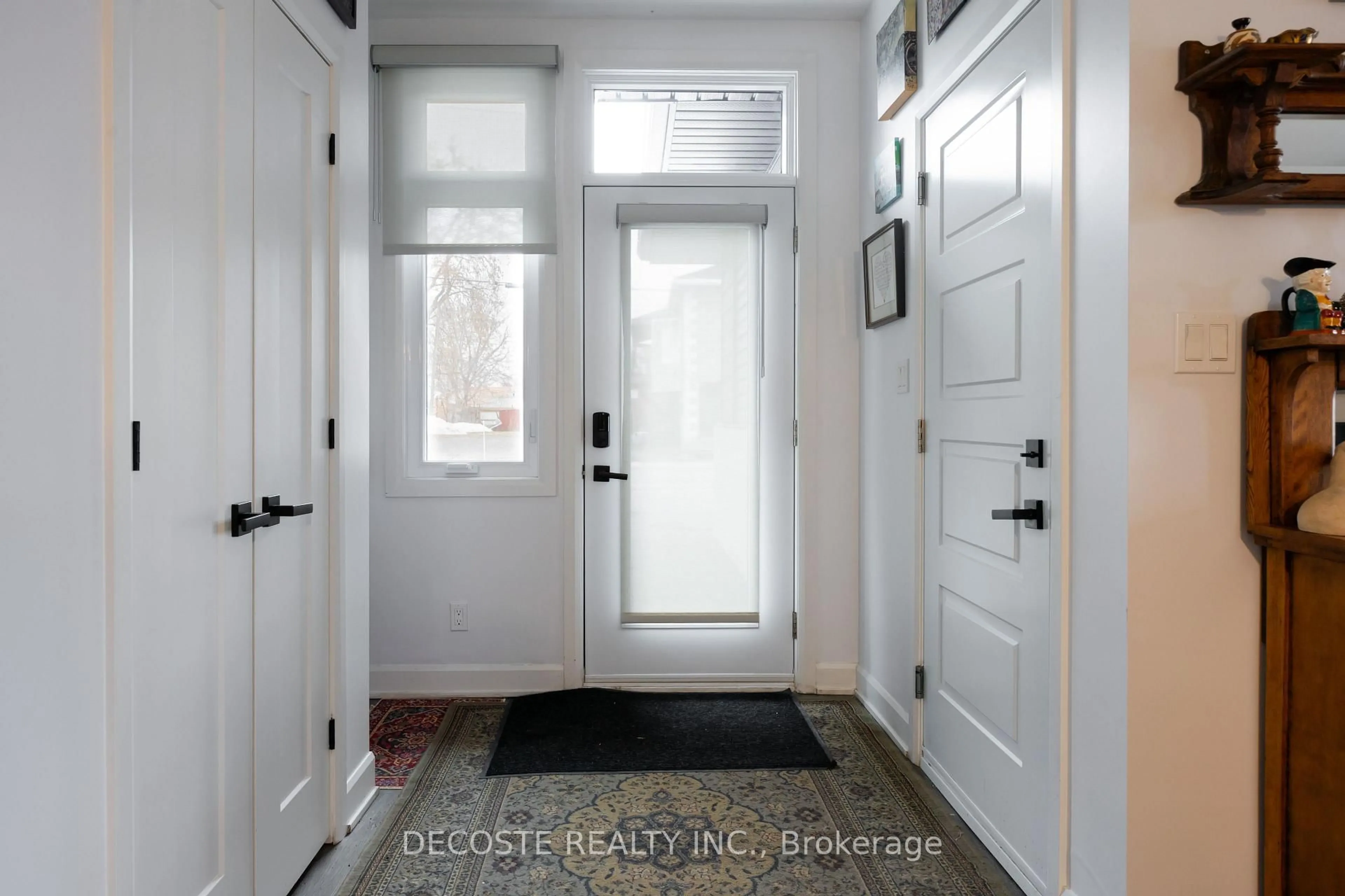 Indoor entryway for 12 Elgin St, North Glengarry Ontario K0C 1A0