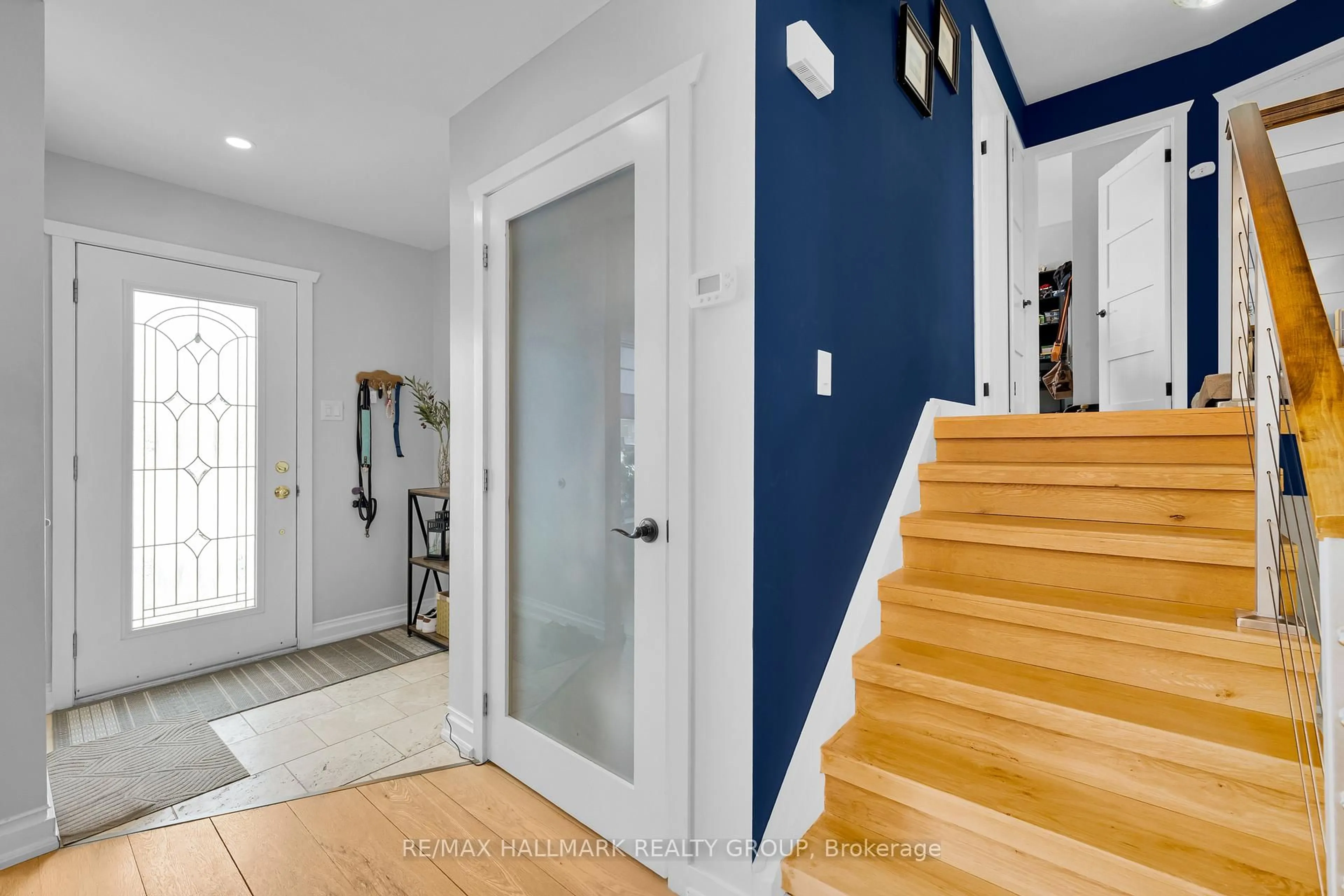 Indoor entryway for 15 Baker Pl, Brockville Ontario K6V 1Z4