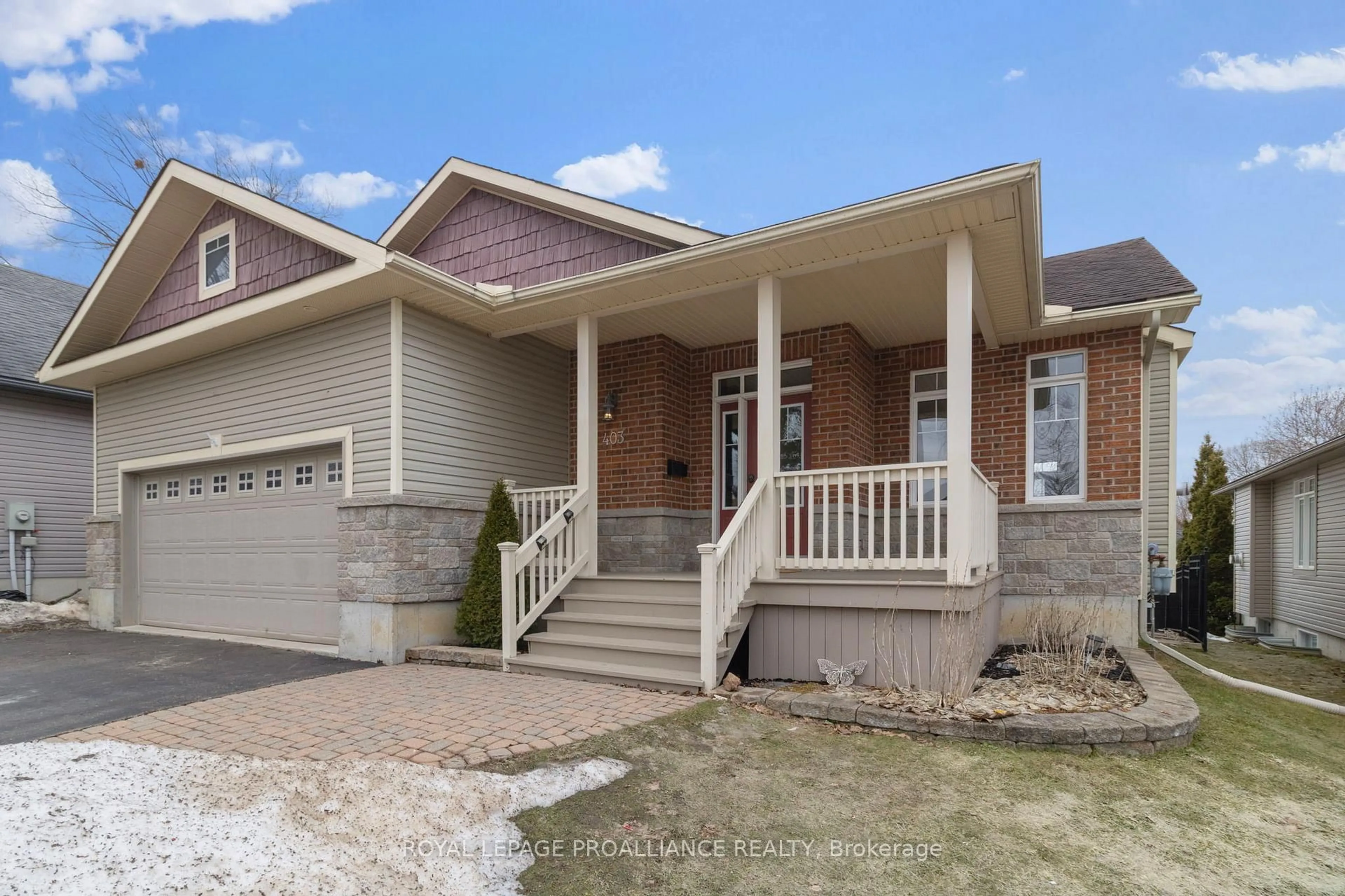 Home with vinyl exterior material, street for 403 Brock St, Brockville Ontario K6V 6E8