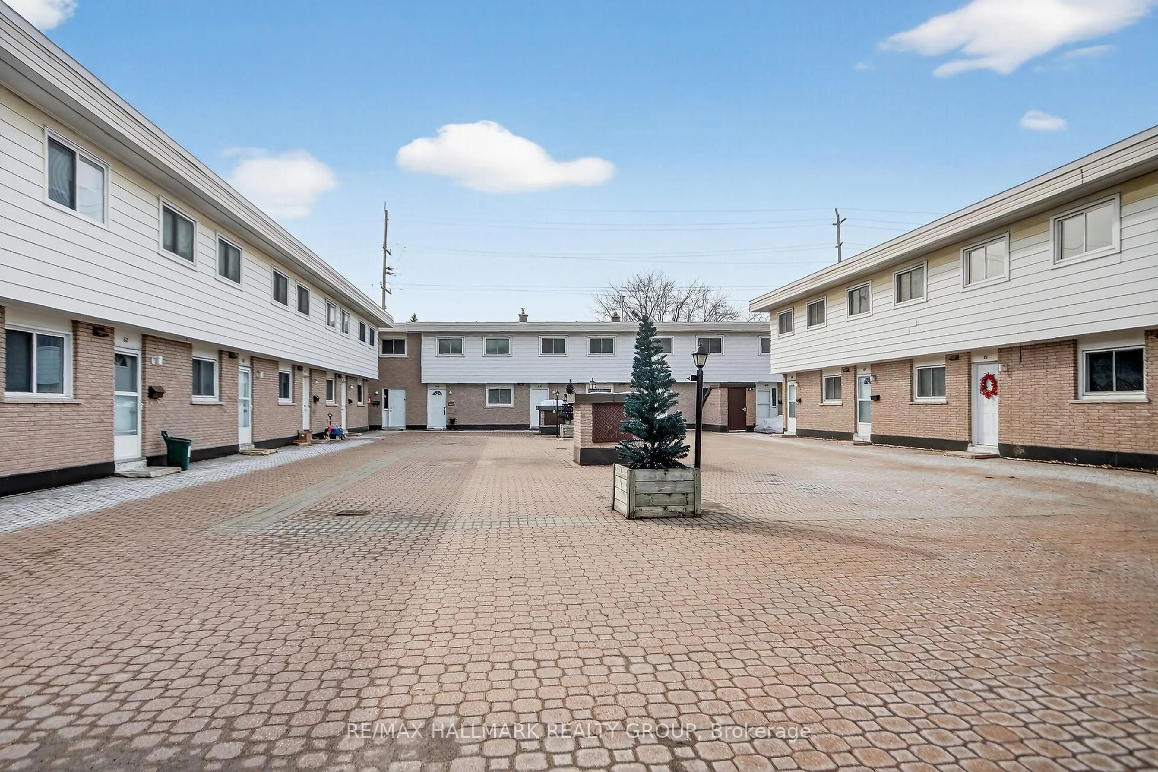 Patio, building for 427 Moodie Dr, Ottawa Ontario K2H 8A5