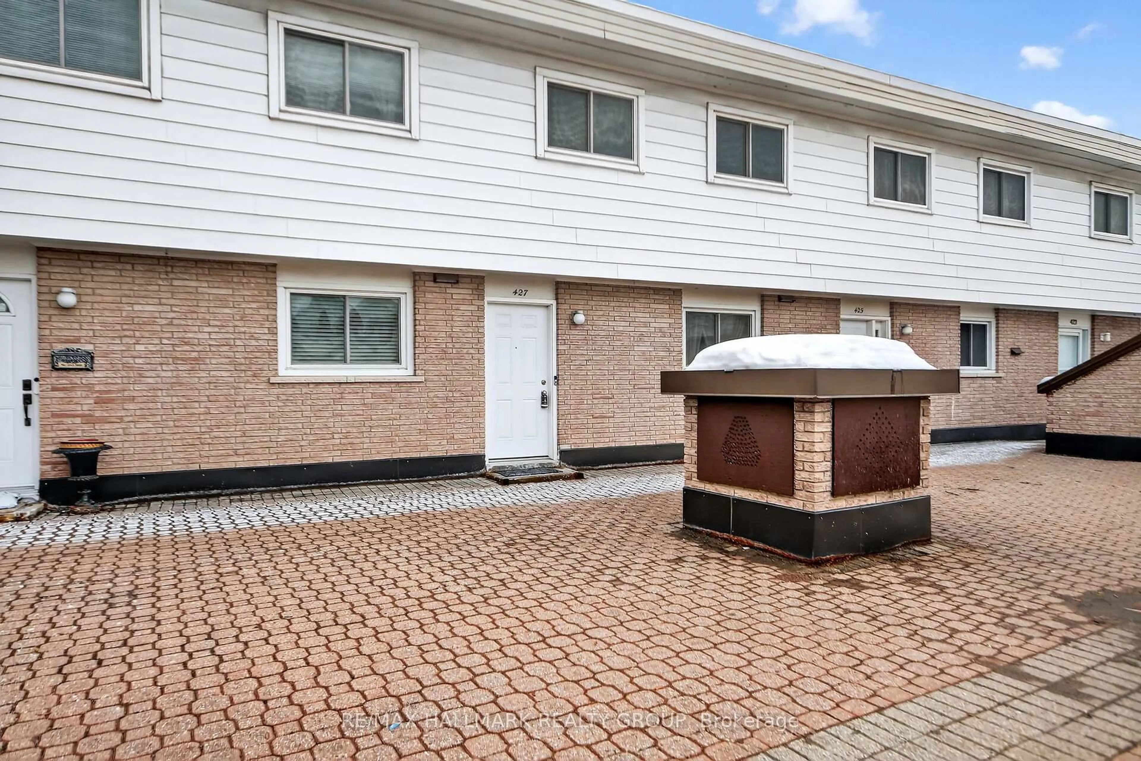 Unknown for 427 Moodie Dr, Ottawa Ontario K2H 8A5