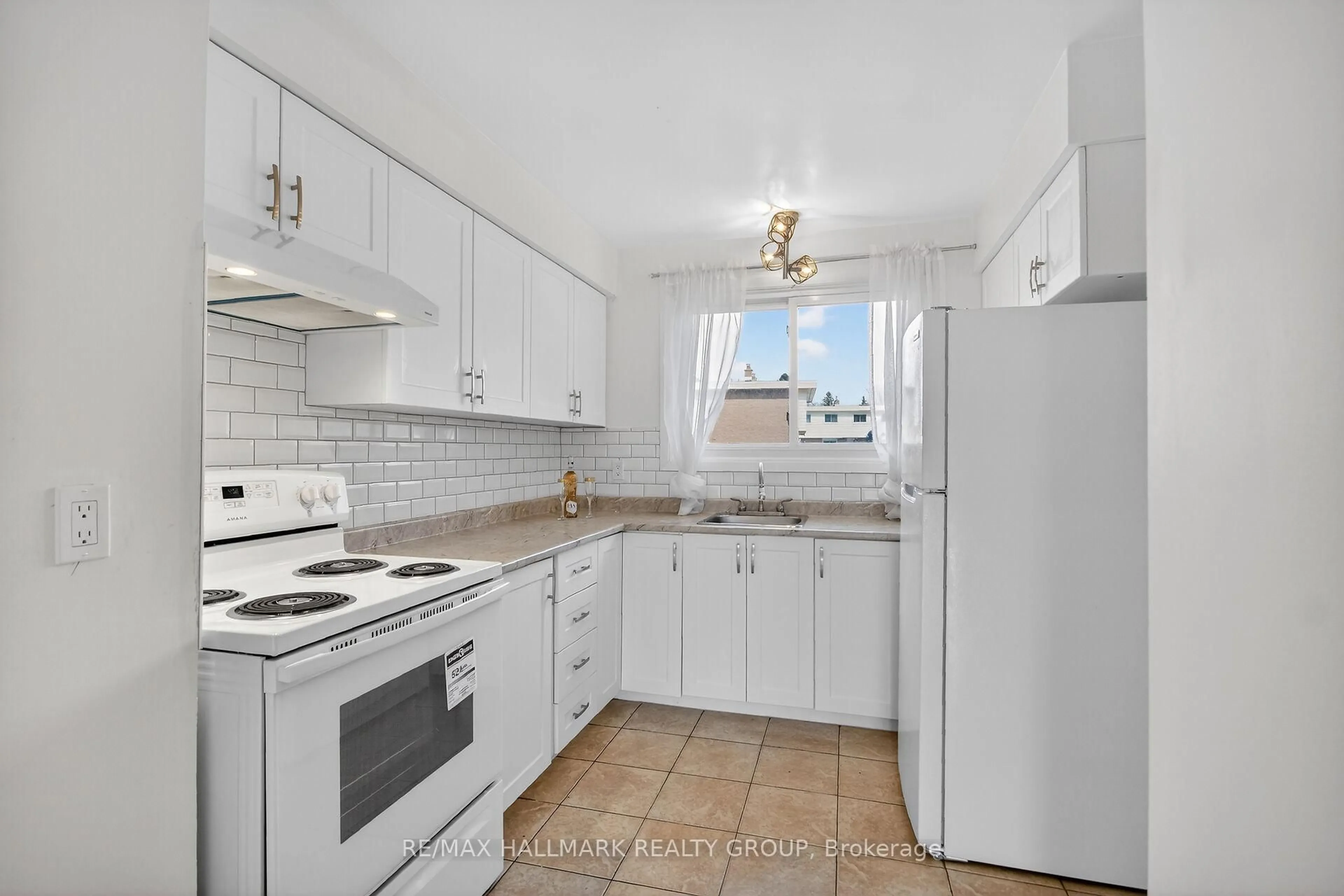 Standard kitchen, unknown for 427 Moodie Dr, Ottawa Ontario K2H 8A5