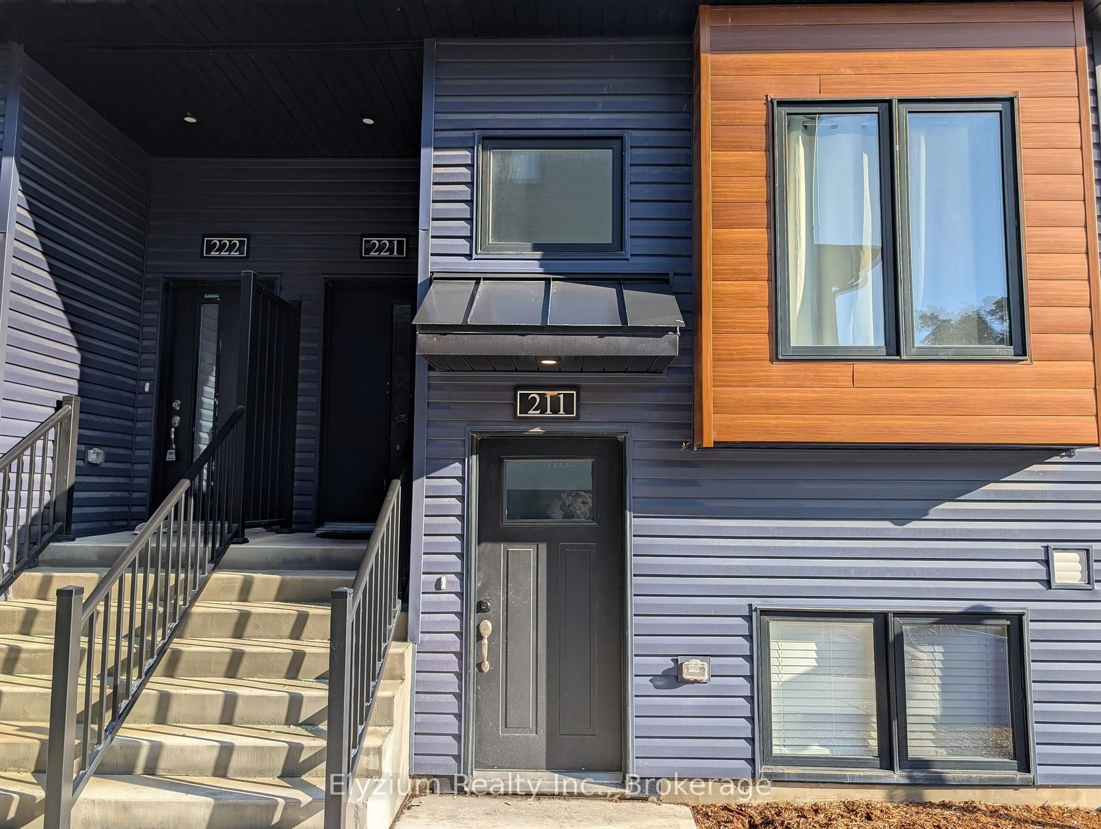 Home with vinyl exterior material, street for 781 Clare Ave #211, Welland Ontario L3C 0K1