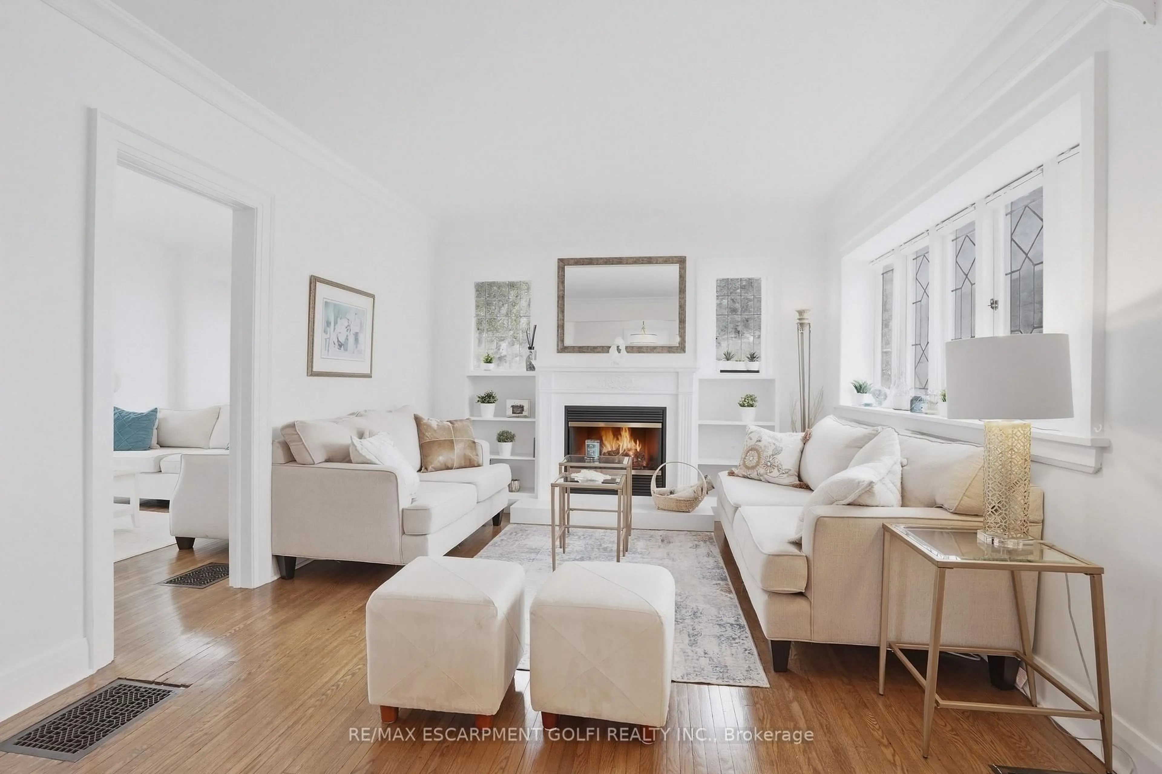 Living room with furniture, unknown for 334 Sugarloaf St, Port Colborne Ontario L3K 2P3