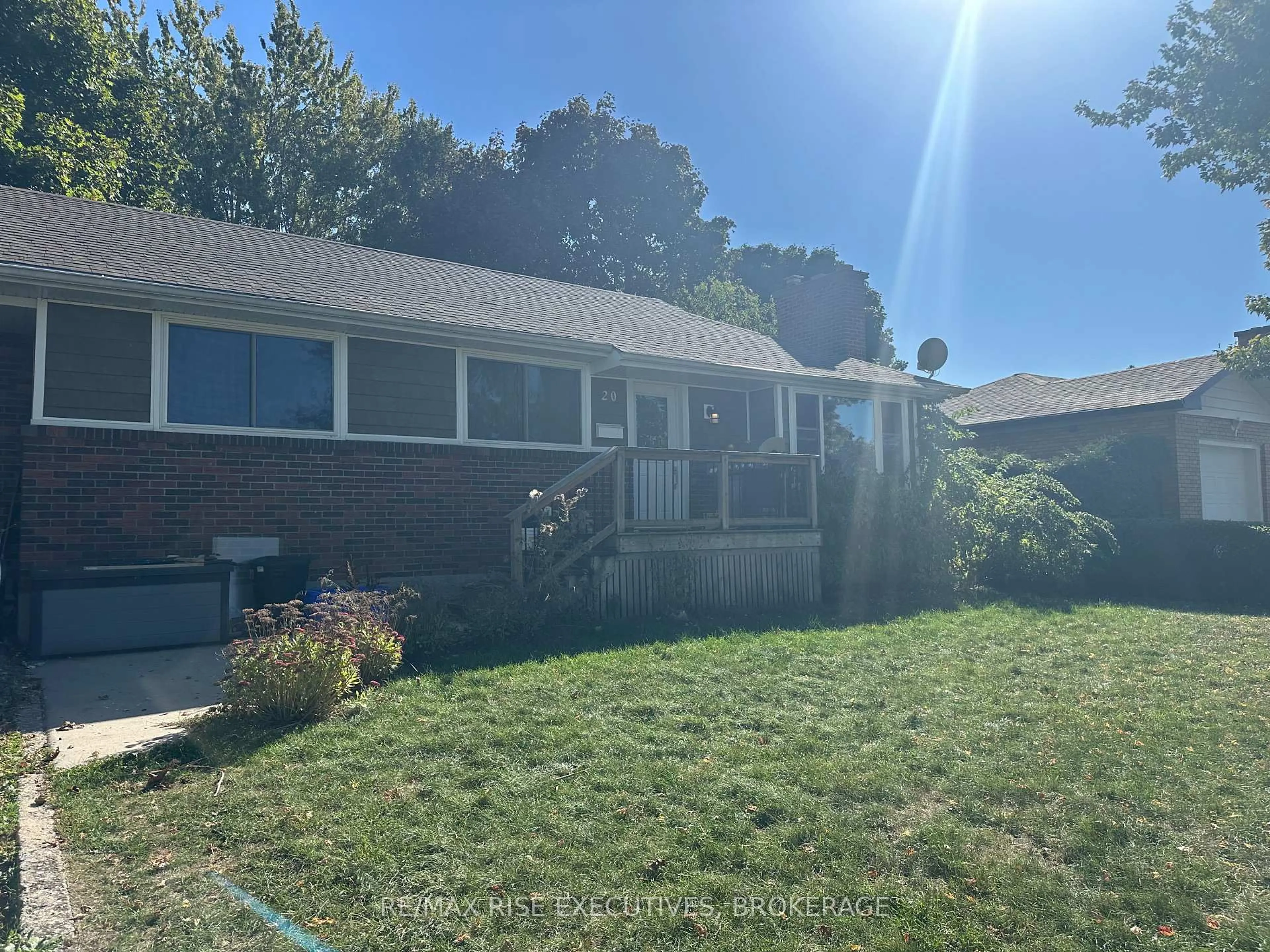 A pic from outside/outdoor area/front of a property/back of a property/a pic from drone, unknown for 20 Elizabeth Ave, Kingston Ontario K7M 3G8