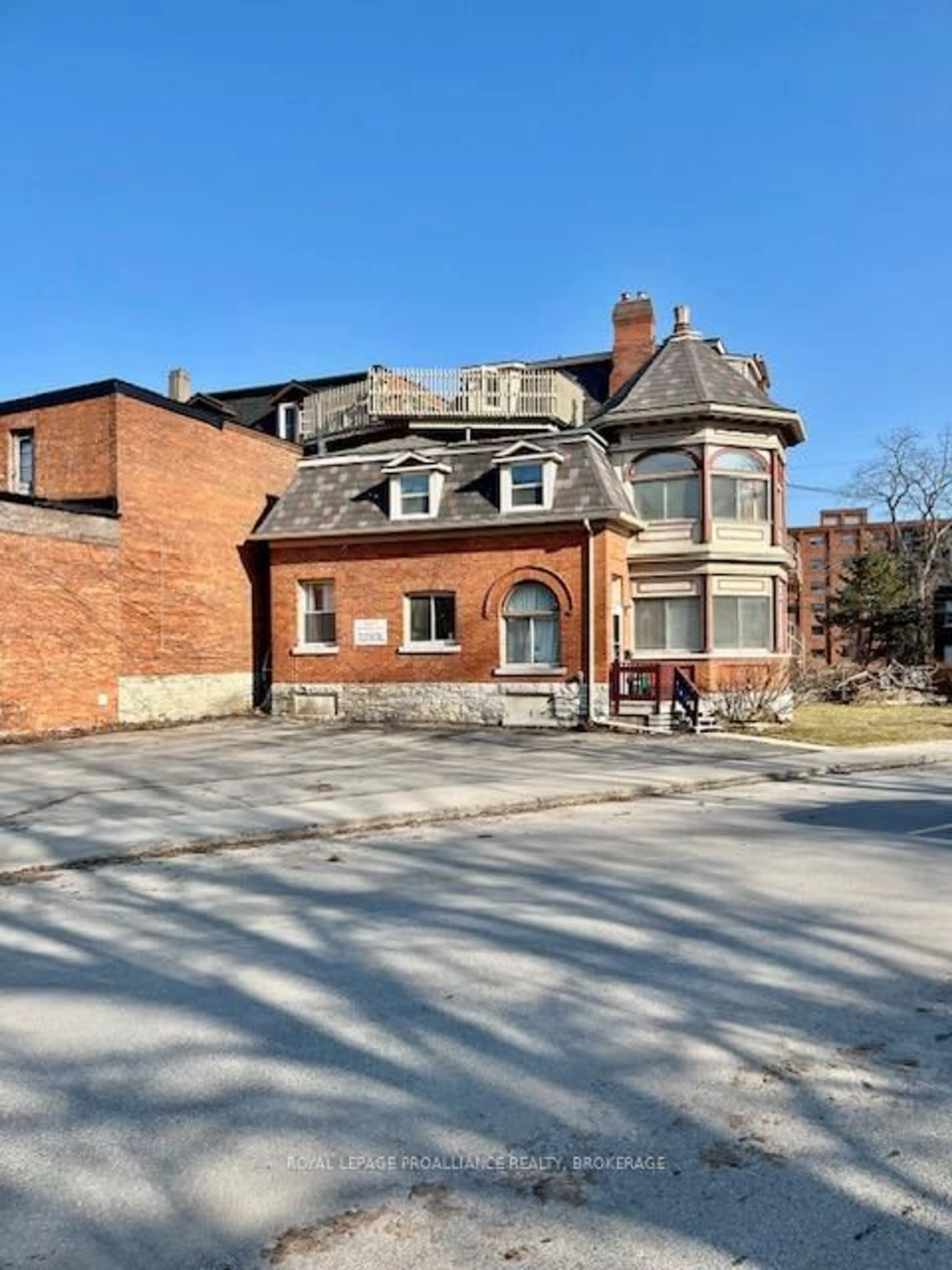 A pic from outside/outdoor area/front of a property/back of a property/a pic from drone, building for 130 King St, Kingston Ontario K7L 3A1
