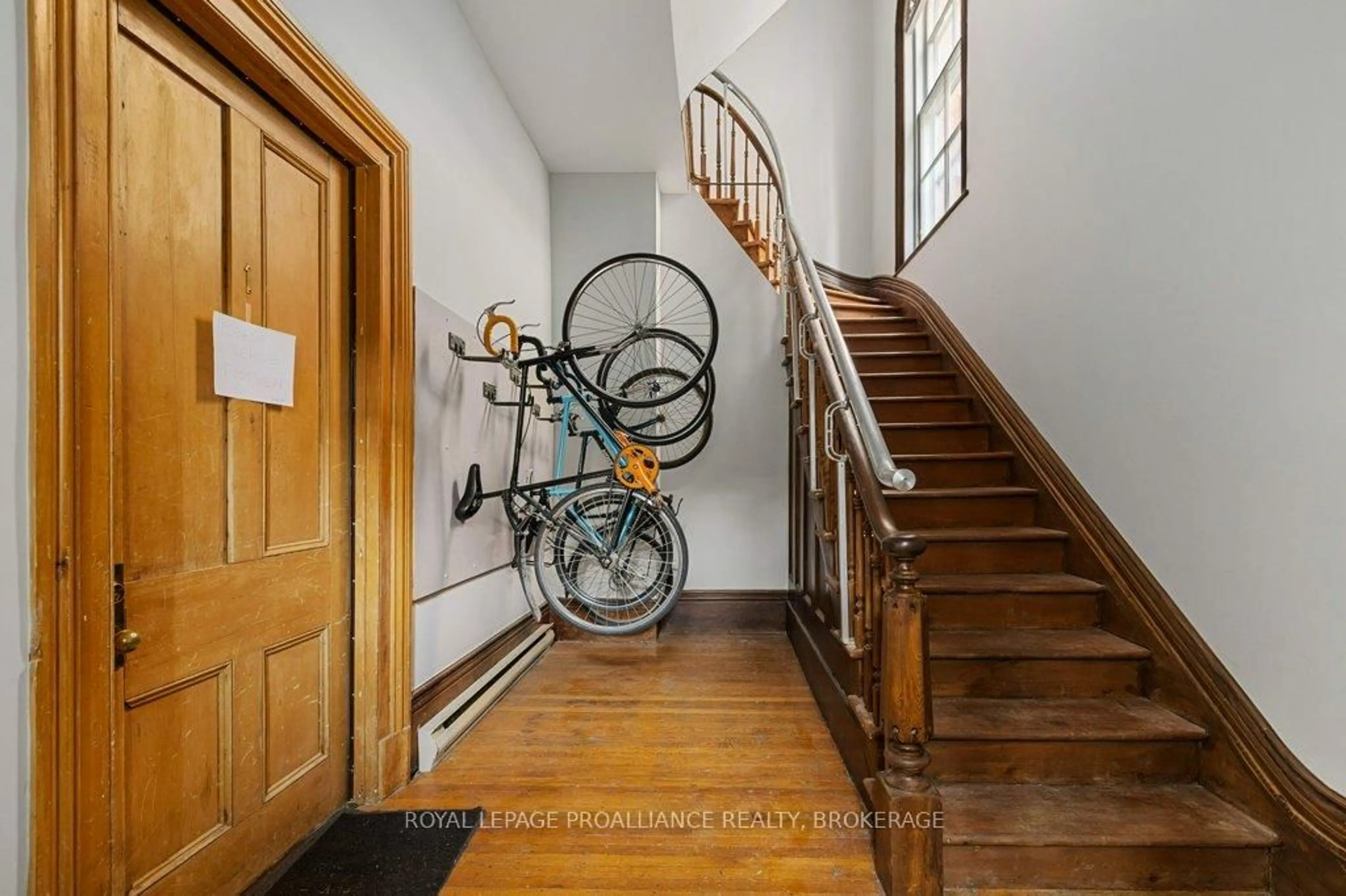 Indoor foyer for 130 King St, Kingston Ontario K7L 3A1