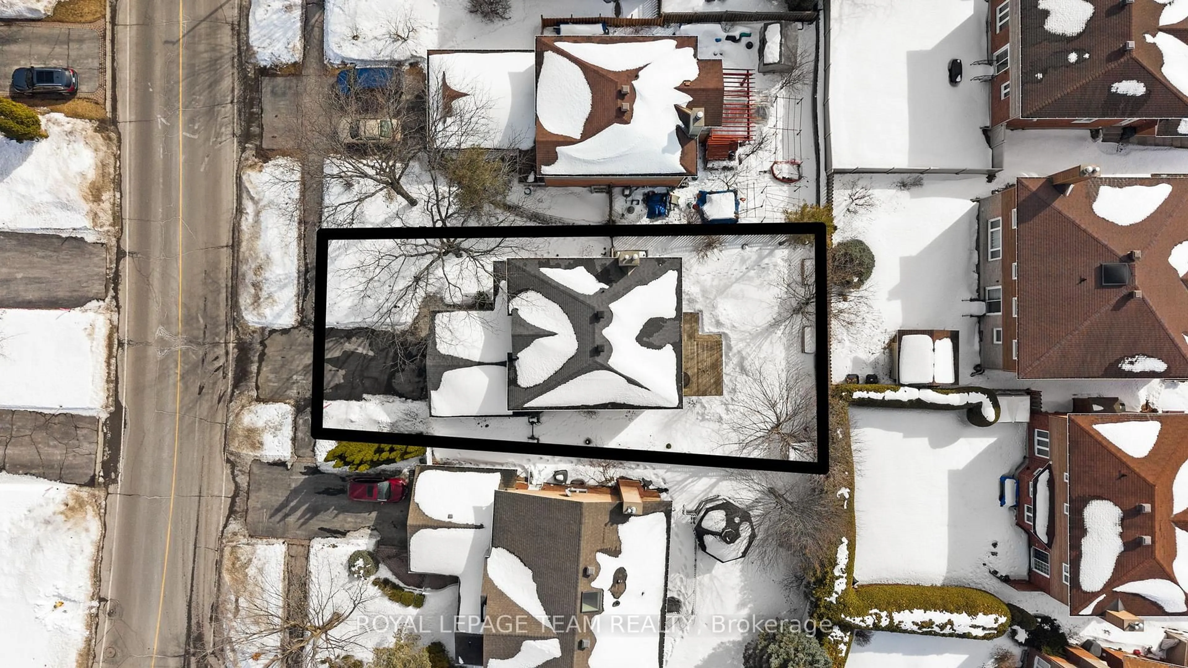 A pic from outside/outdoor area/front of a property/back of a property/a pic from drone, street for 229 Walden Dr, Ottawa Ontario K2K 2M3