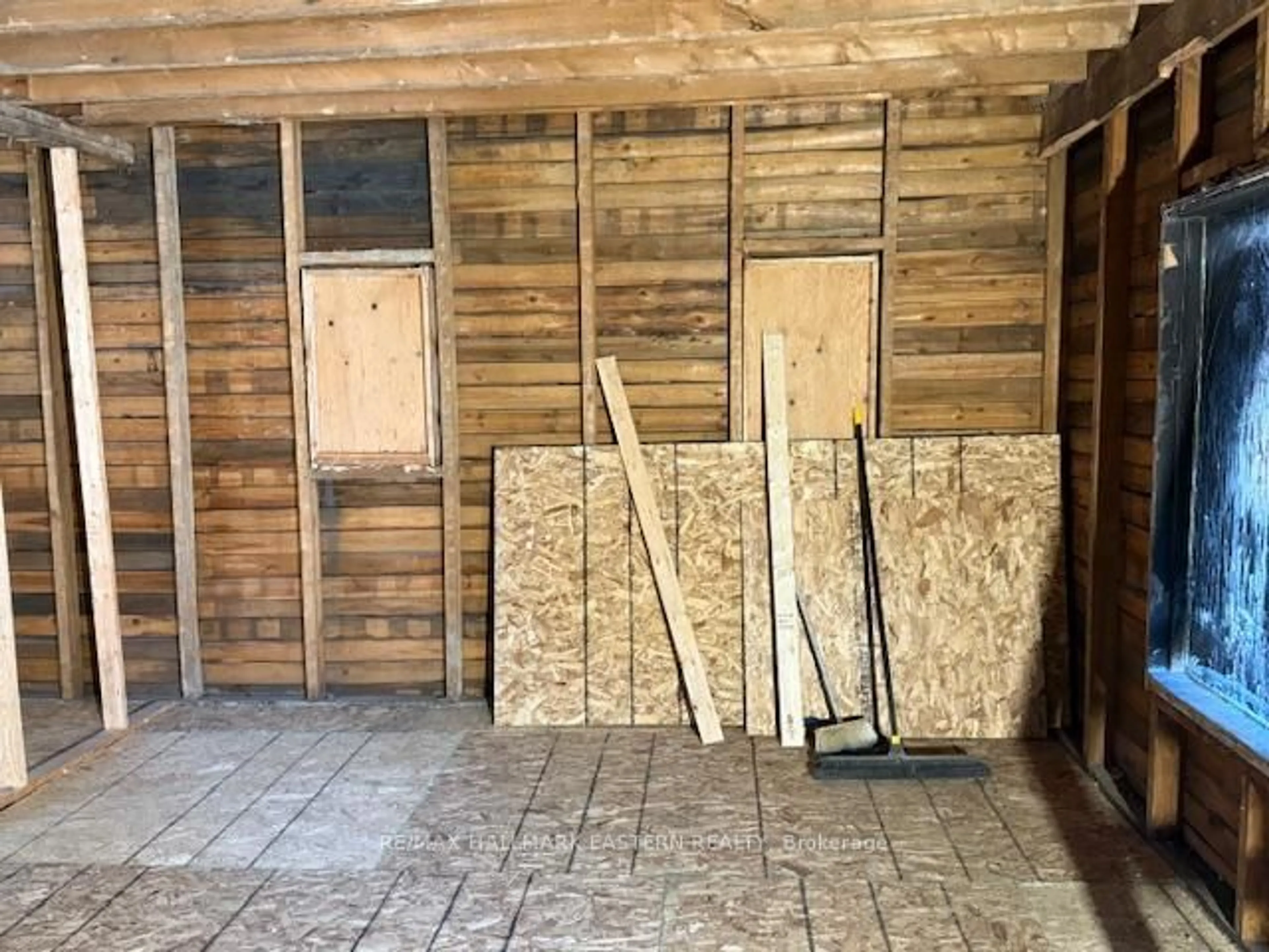 Unknown for 585 Bolivar St, Peterborough Ontario K9J 4R9