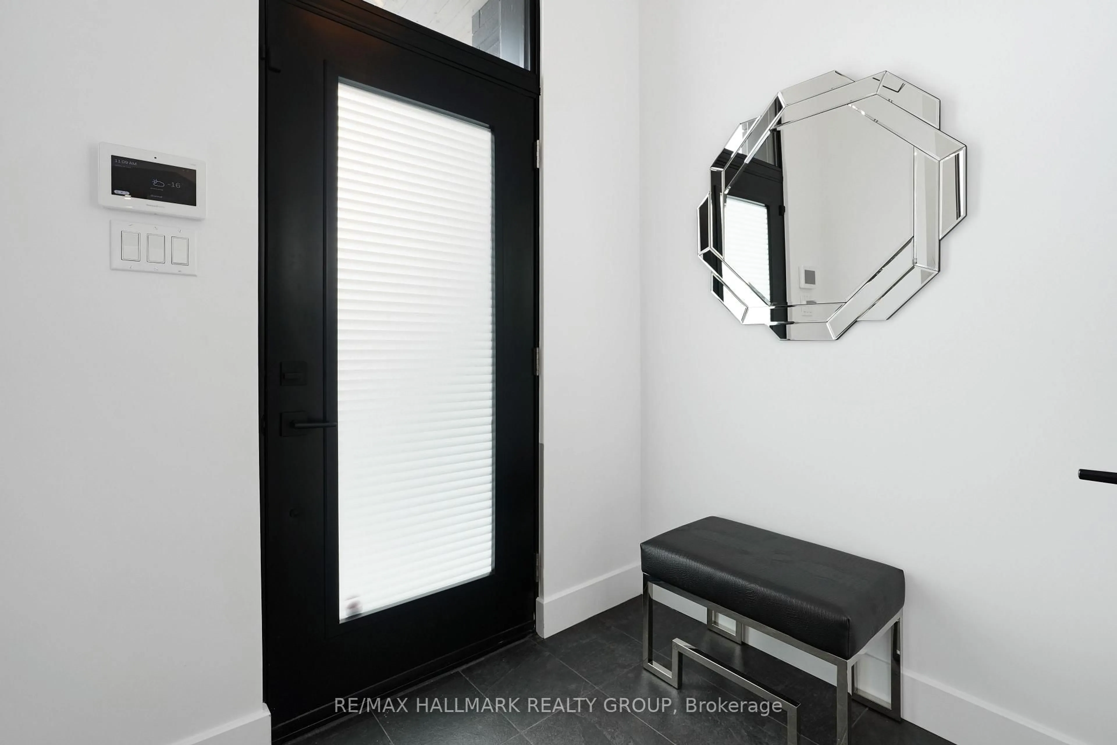 Indoor entryway for 2167 Rice Ave, Ottawa Ontario K2A 0C5