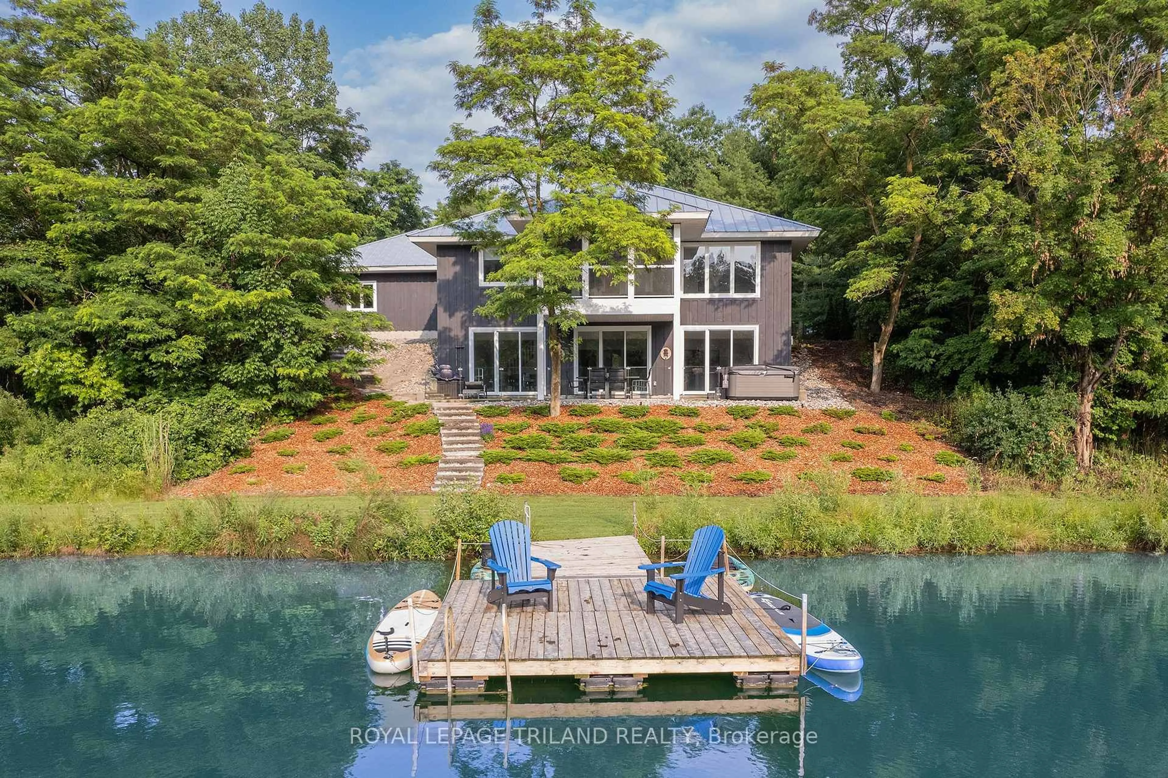 A pic from outside/outdoor area/front of a property/back of a property/a pic from drone, water/lake/river/ocean view for 10099 Jennison Cres, Lambton Shores Ontario N0M 1T0