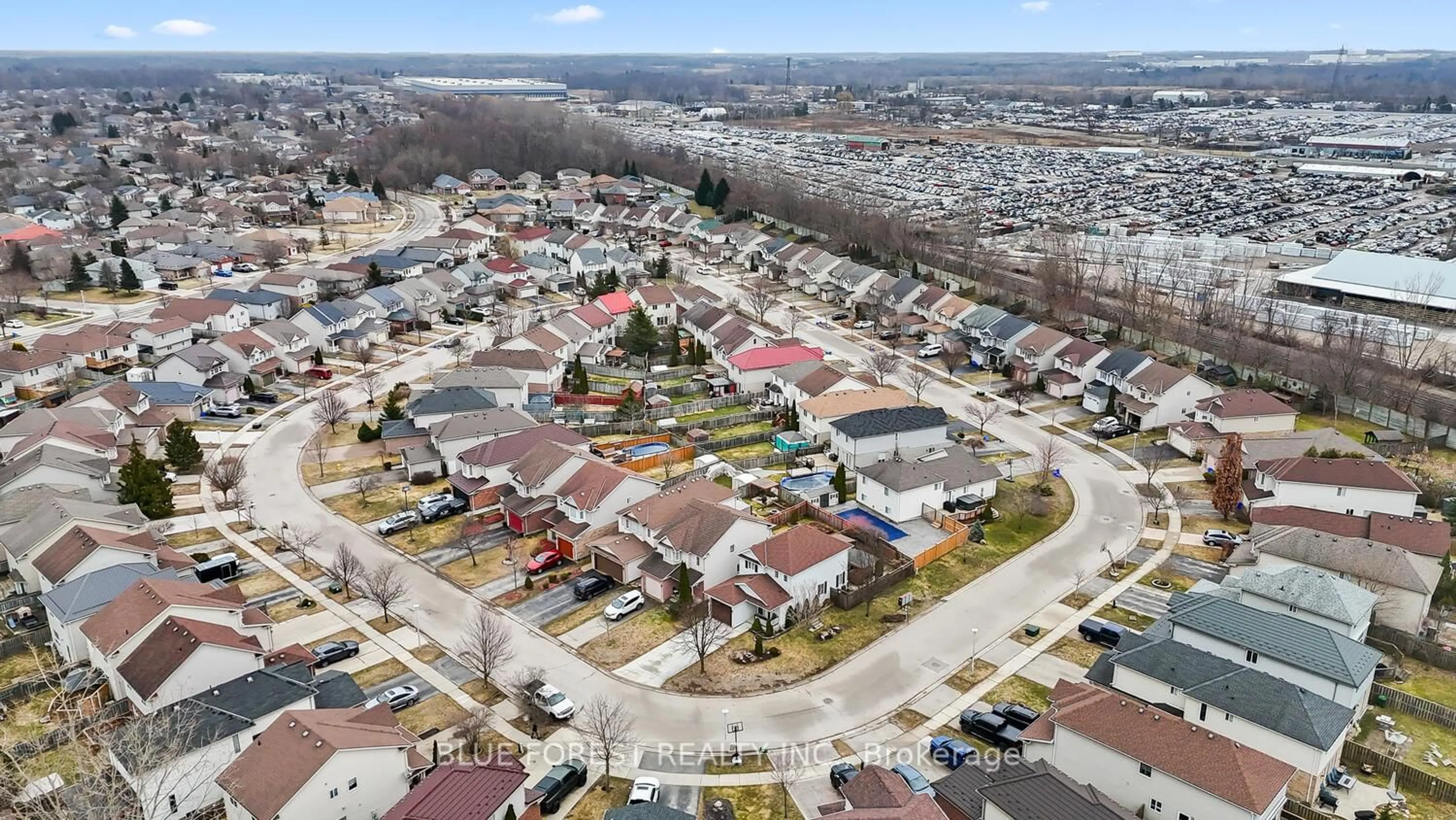 A pic from outside/outdoor area/front of a property/back of a property/a pic from drone, street for 696 Fieldgate Circ, London East Ontario N5V 5E8