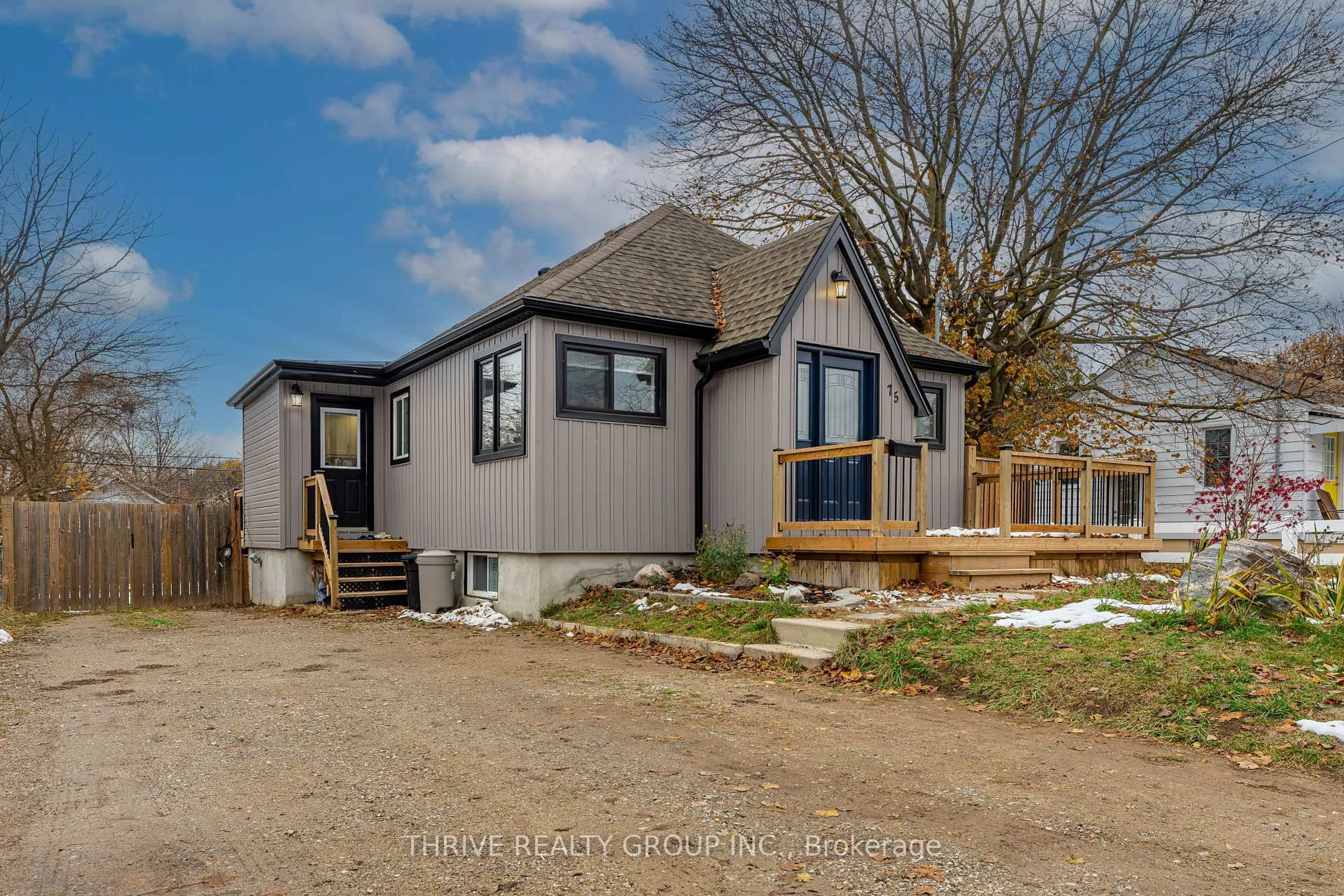 A pic from outside/outdoor area/front of a property/back of a property/a pic from drone, street for 75 Lyman St, London East Ontario N5Y 1M7