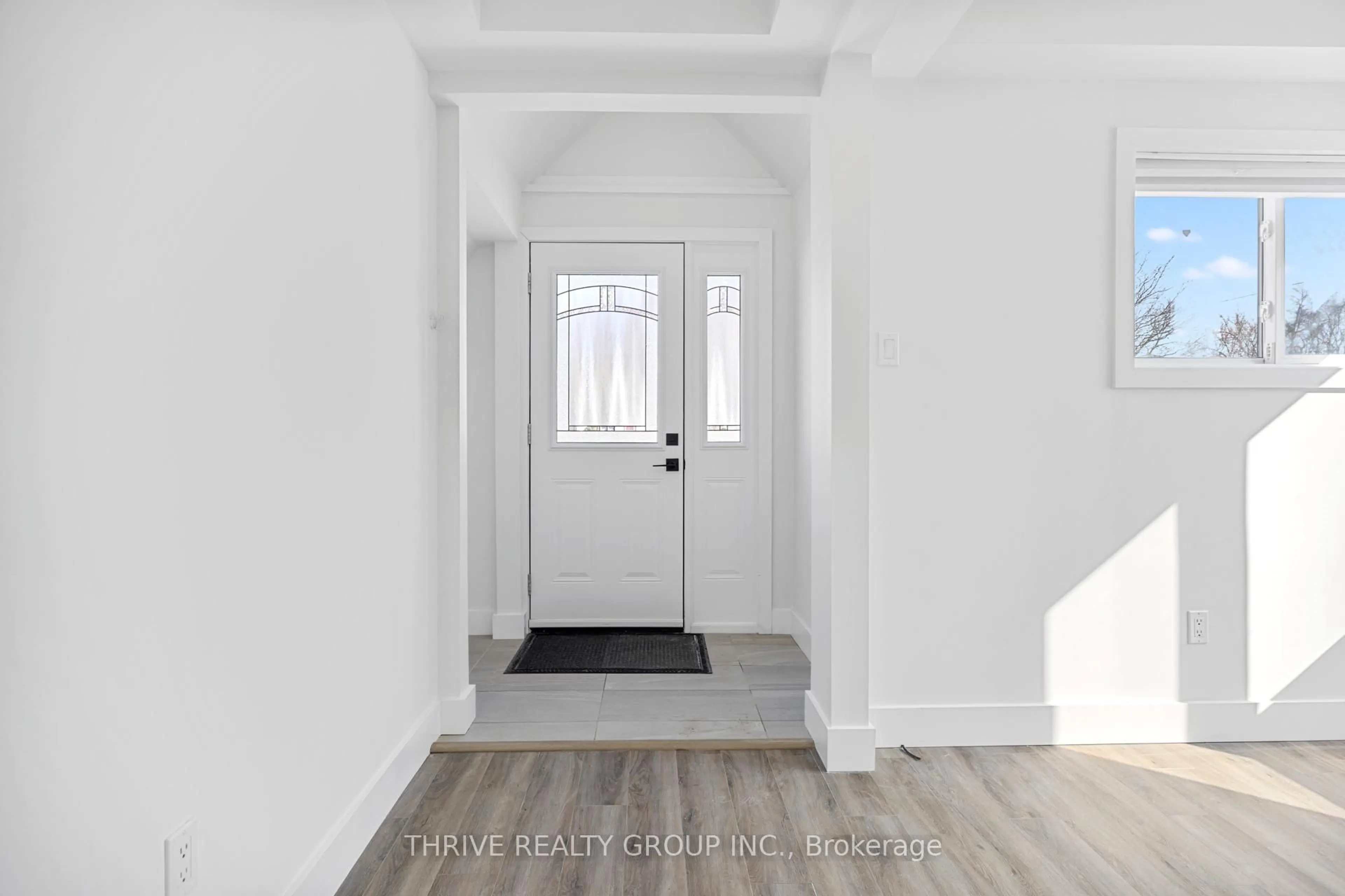 Indoor entryway for 75 Lyman St, London East Ontario N5Y 1M7