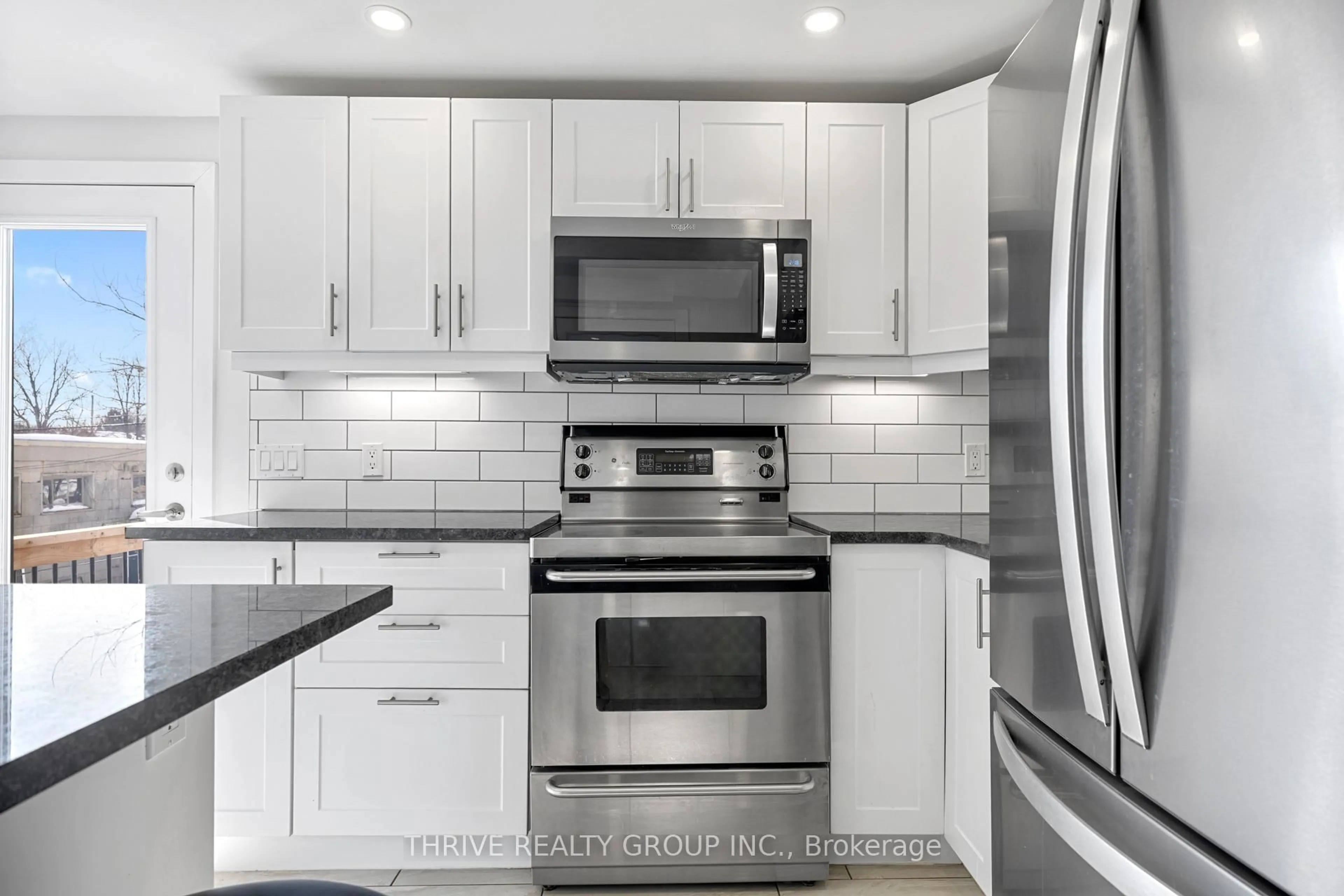 Standard kitchen, ceramic/tile floor for 75 Lyman St, London East Ontario N5Y 1M7