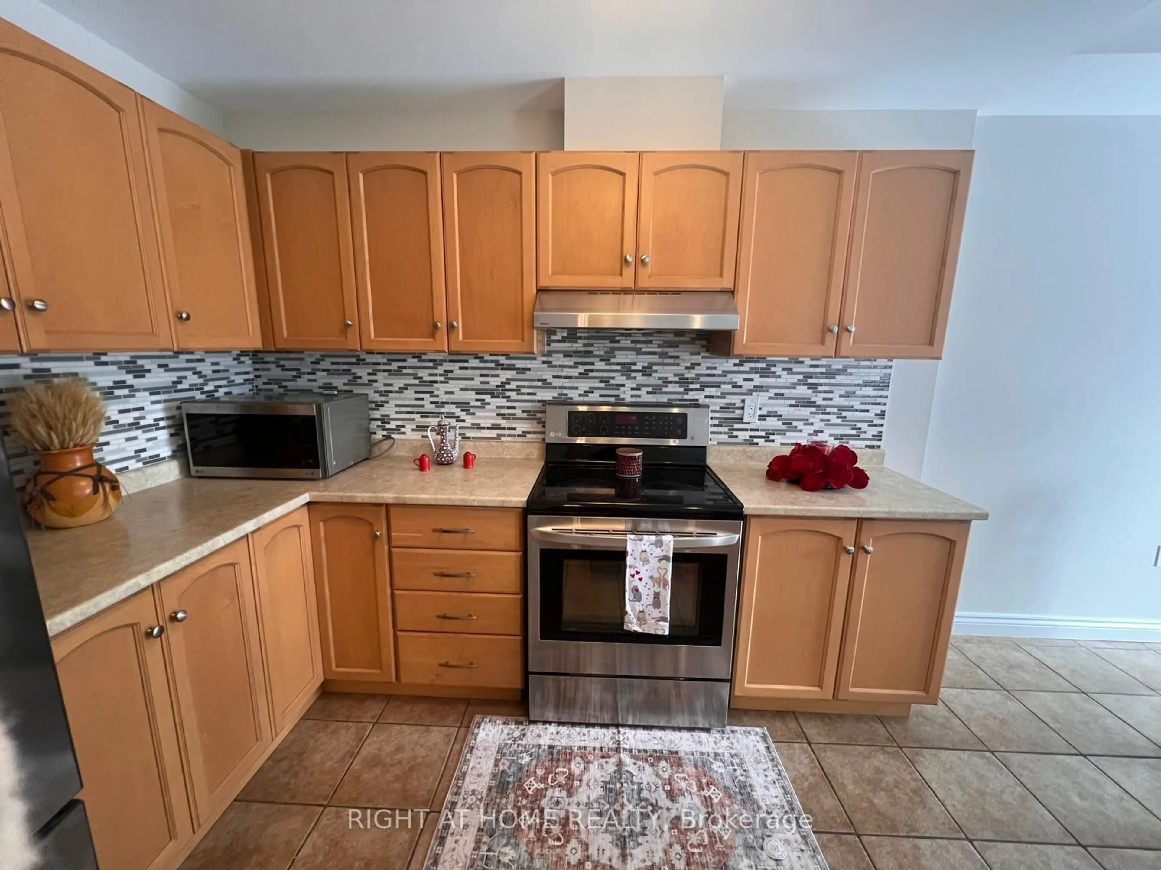 Standard kitchen, ceramic/tile floor for 22 Liddycoat Lane #9, Hamilton Ontario L9G 0A7
