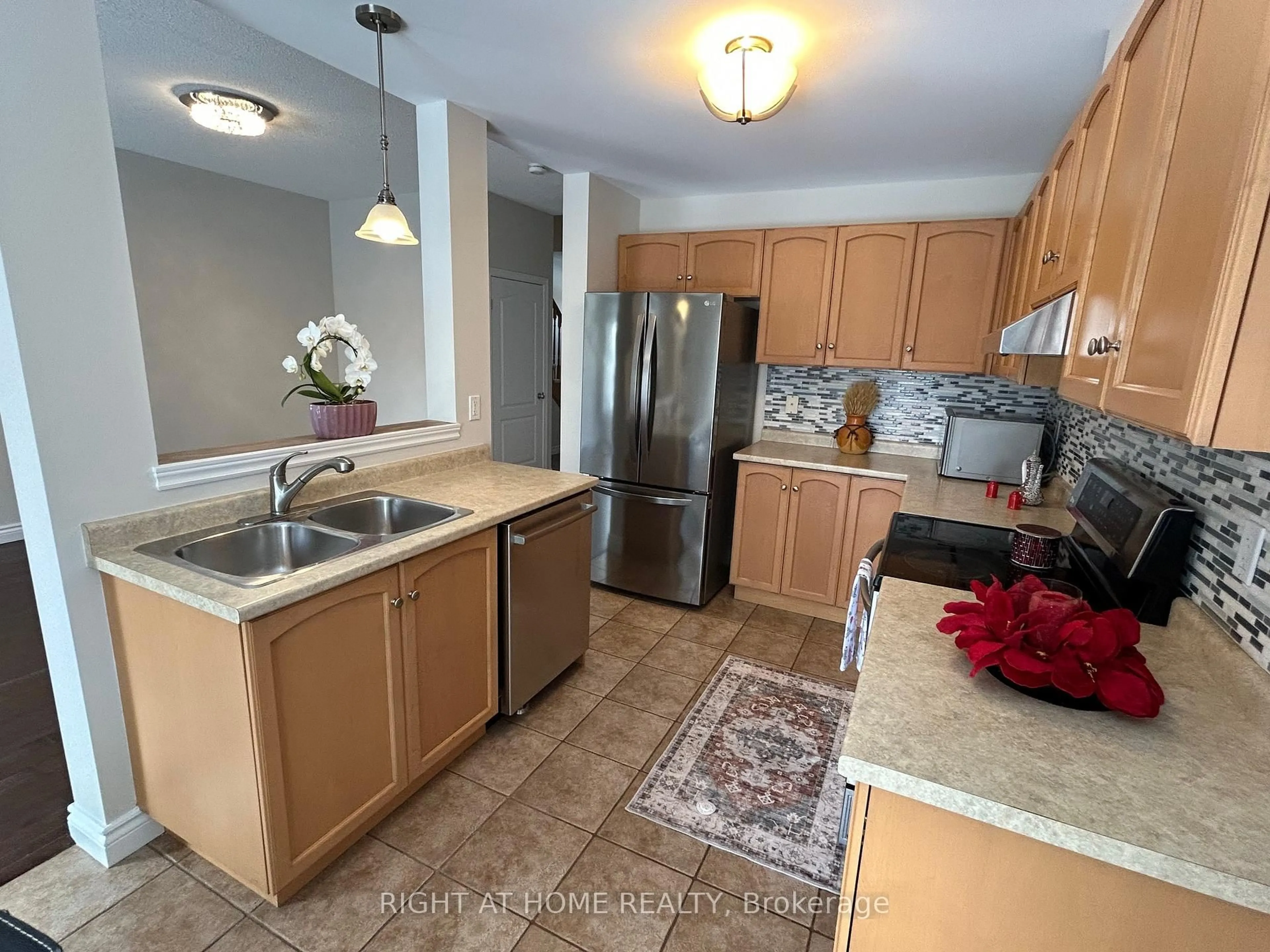 Standard kitchen, unknown for 22 Liddycoat Lane #9, Hamilton Ontario L9G 0A7