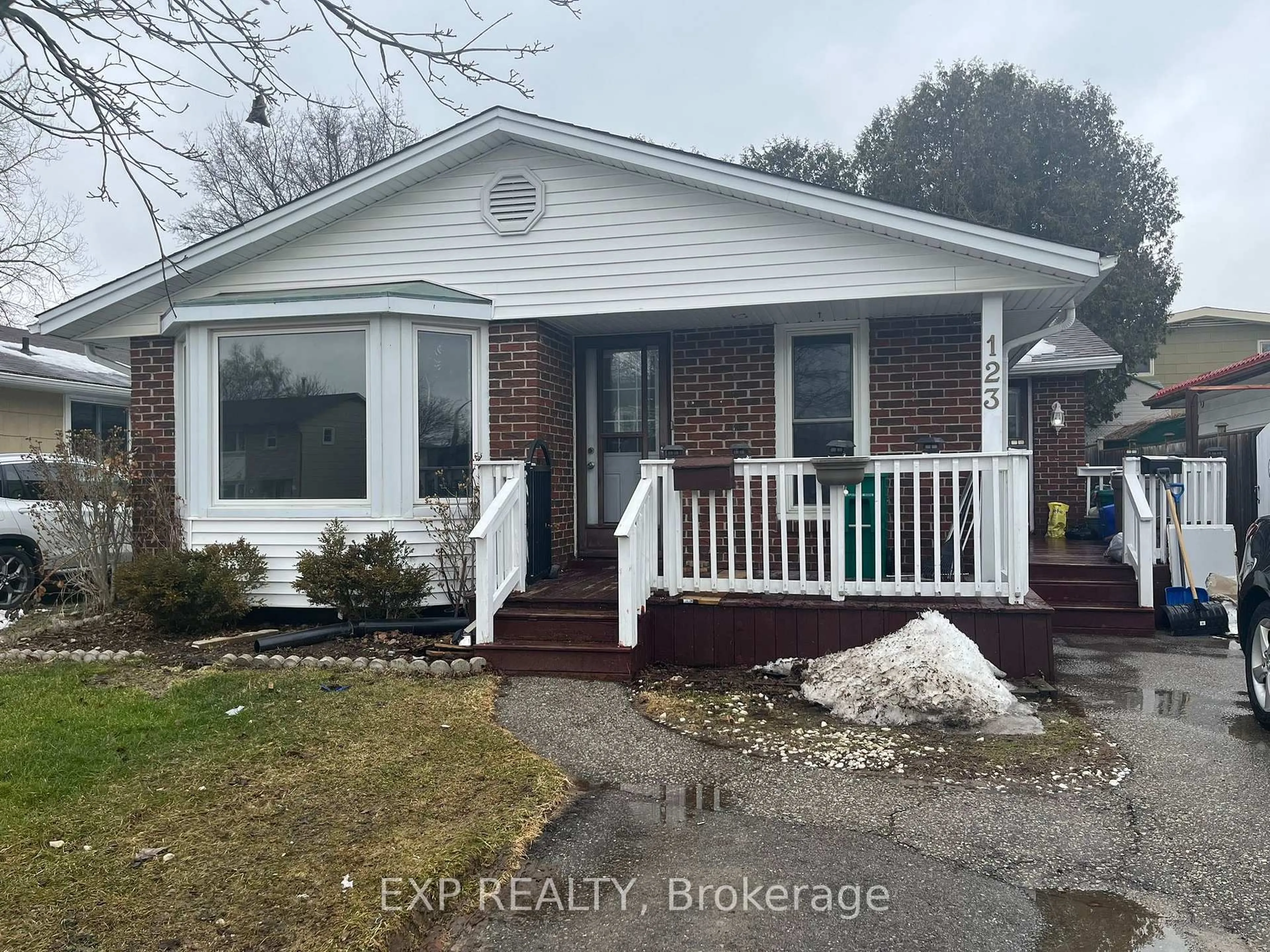 Home with vinyl exterior material, street for 123 Greendale Cres, Kitchener Ontario N2A 2R5