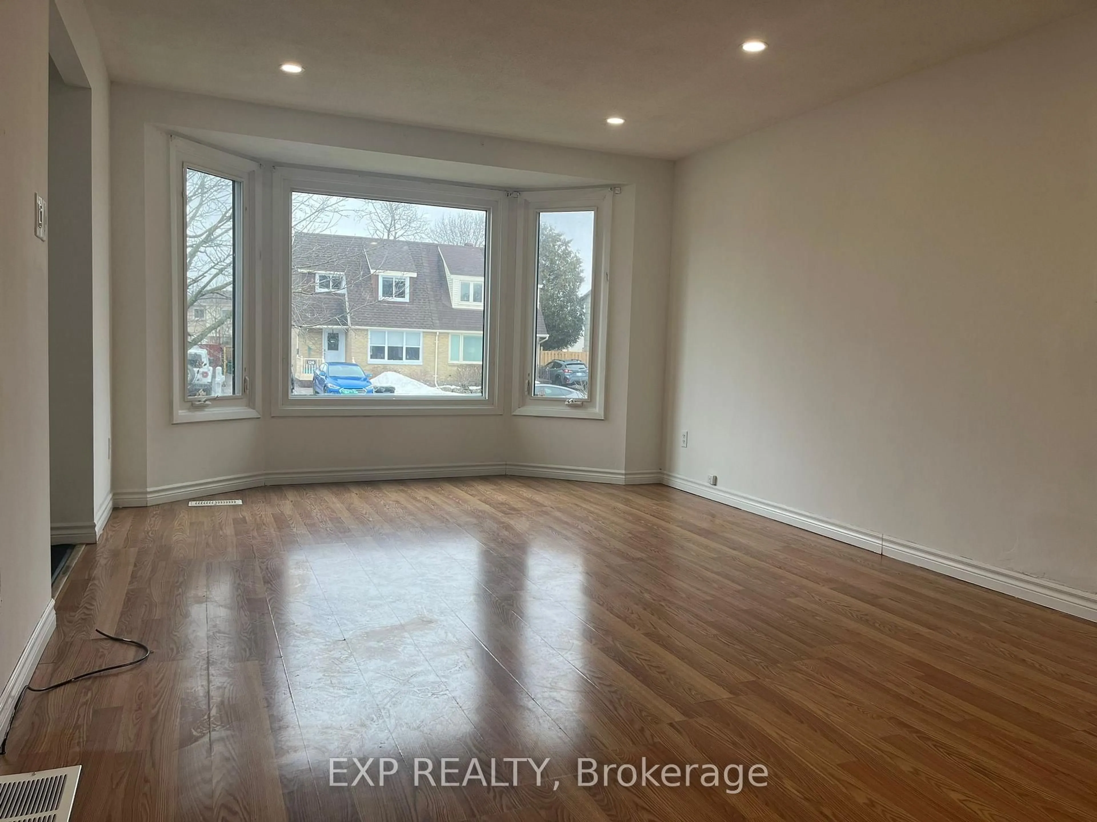 A pic of a room for 123 Greendale Cres, Kitchener Ontario N2A 2R5