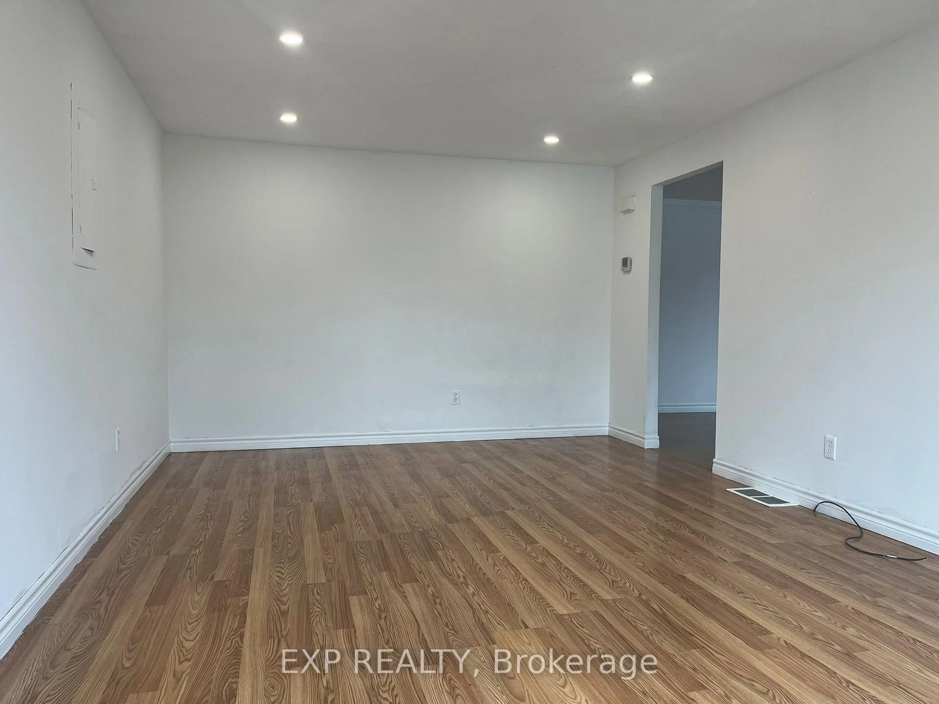 A pic of a room for 123 Greendale Cres, Kitchener Ontario N2A 2R5