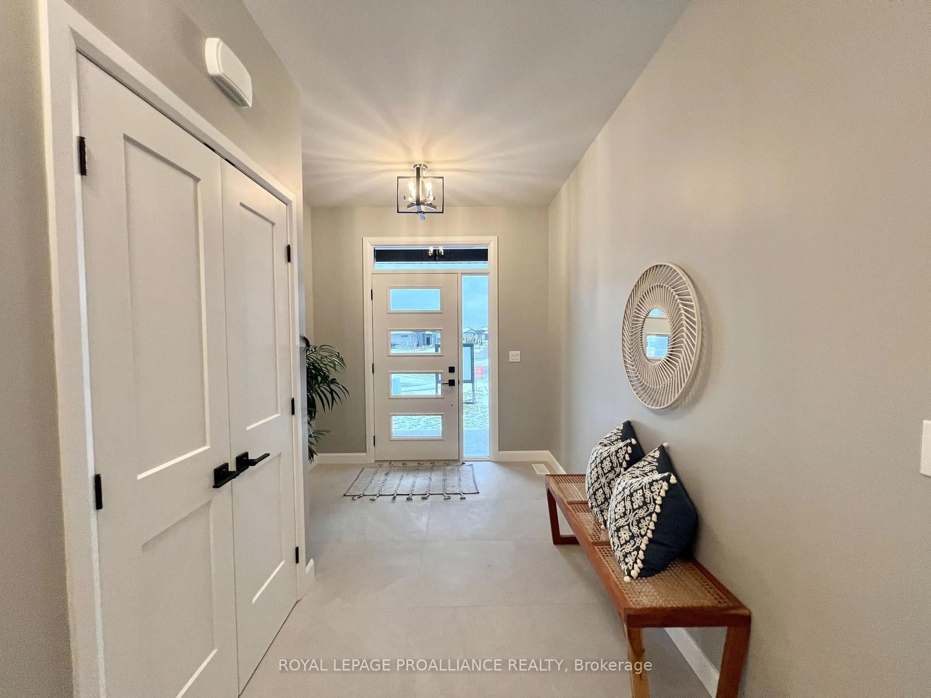 Indoor entryway for 21 Horton Crt, Belleville Ontario K8P 0G7