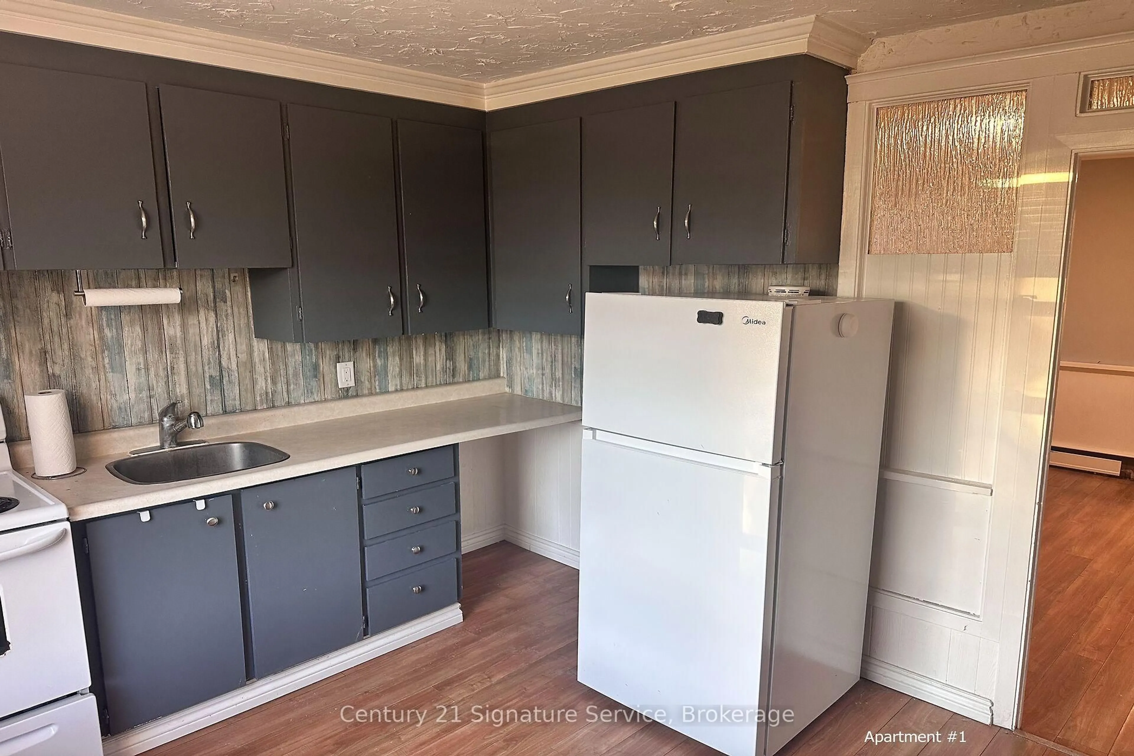 Standard kitchen, unknown for 115 Ainslie St, Cambridge Ontario N1R 3P2