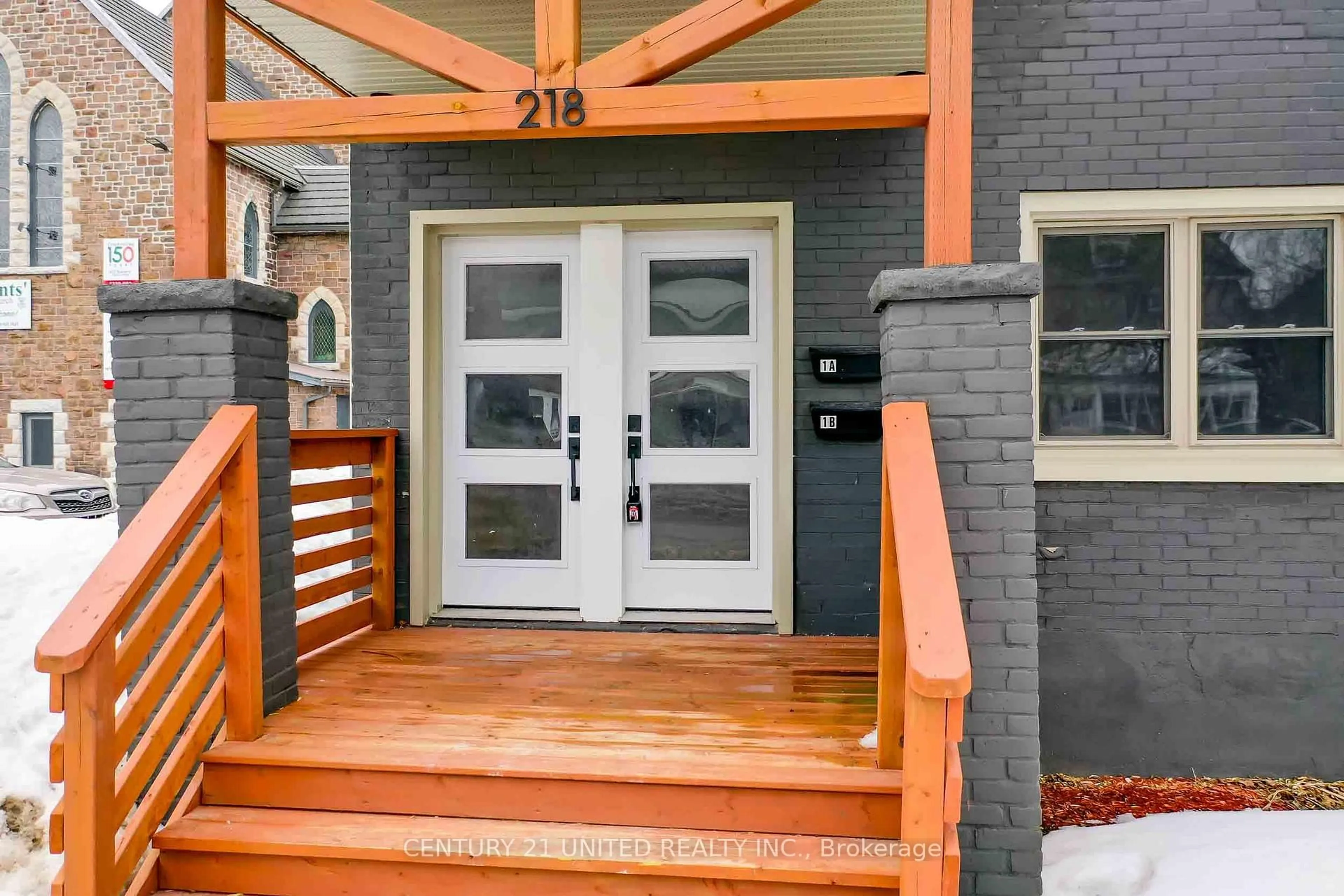 Indoor entryway for 218 Park St, Peterborough Ontario K9J 3P8