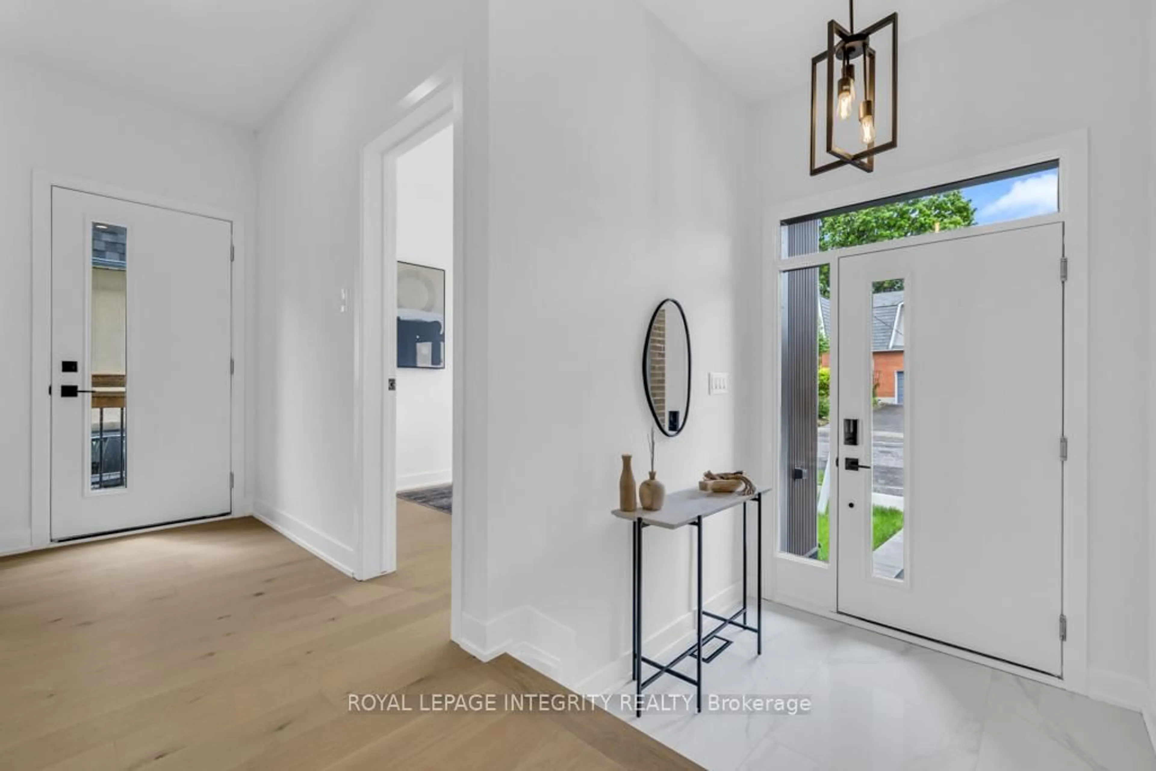 Indoor entryway for 278 Spencer St, Ottawa Ontario K1Y 2R2