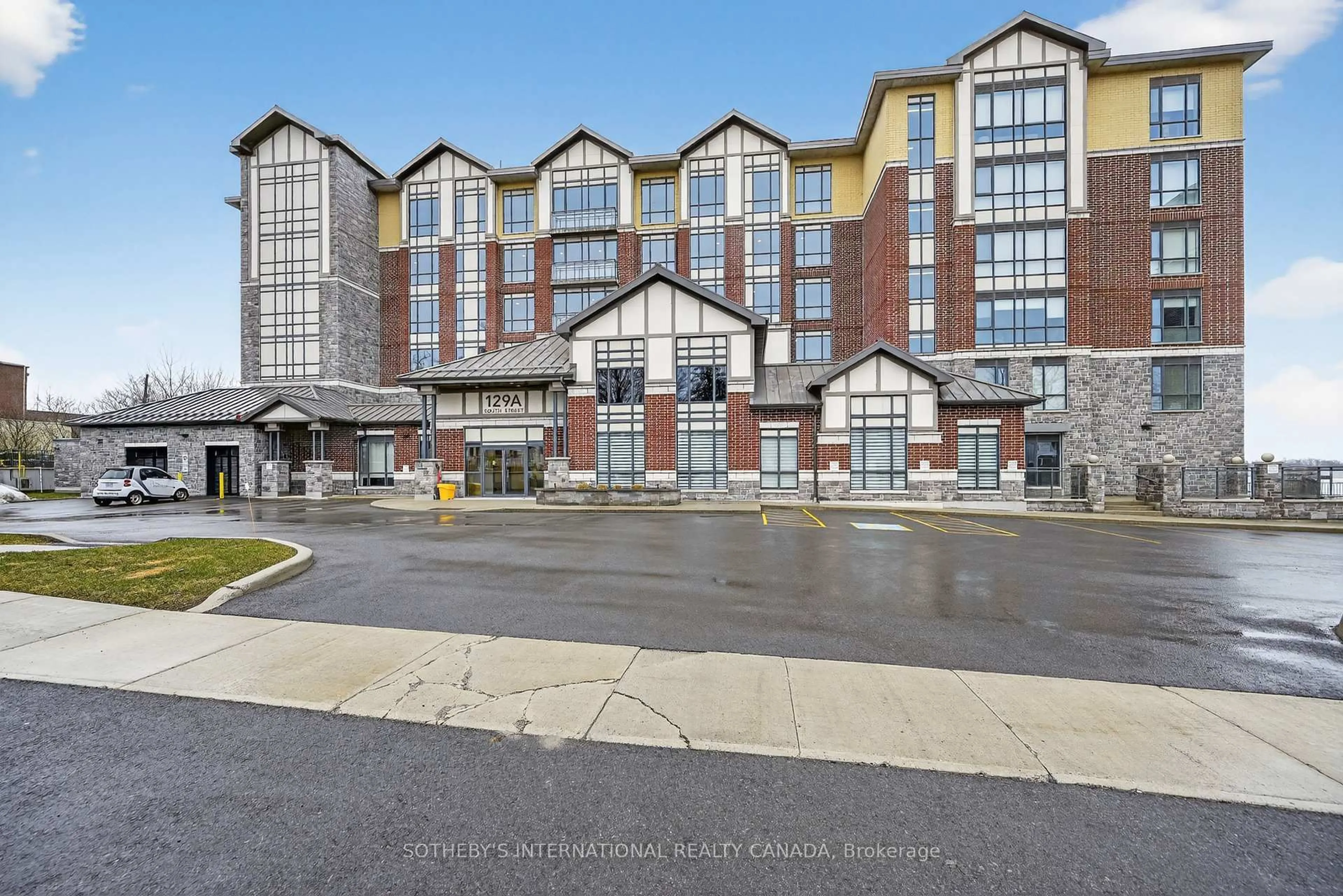 Unknown for 129A South St #406, Gananoque Ontario K7G 0A9