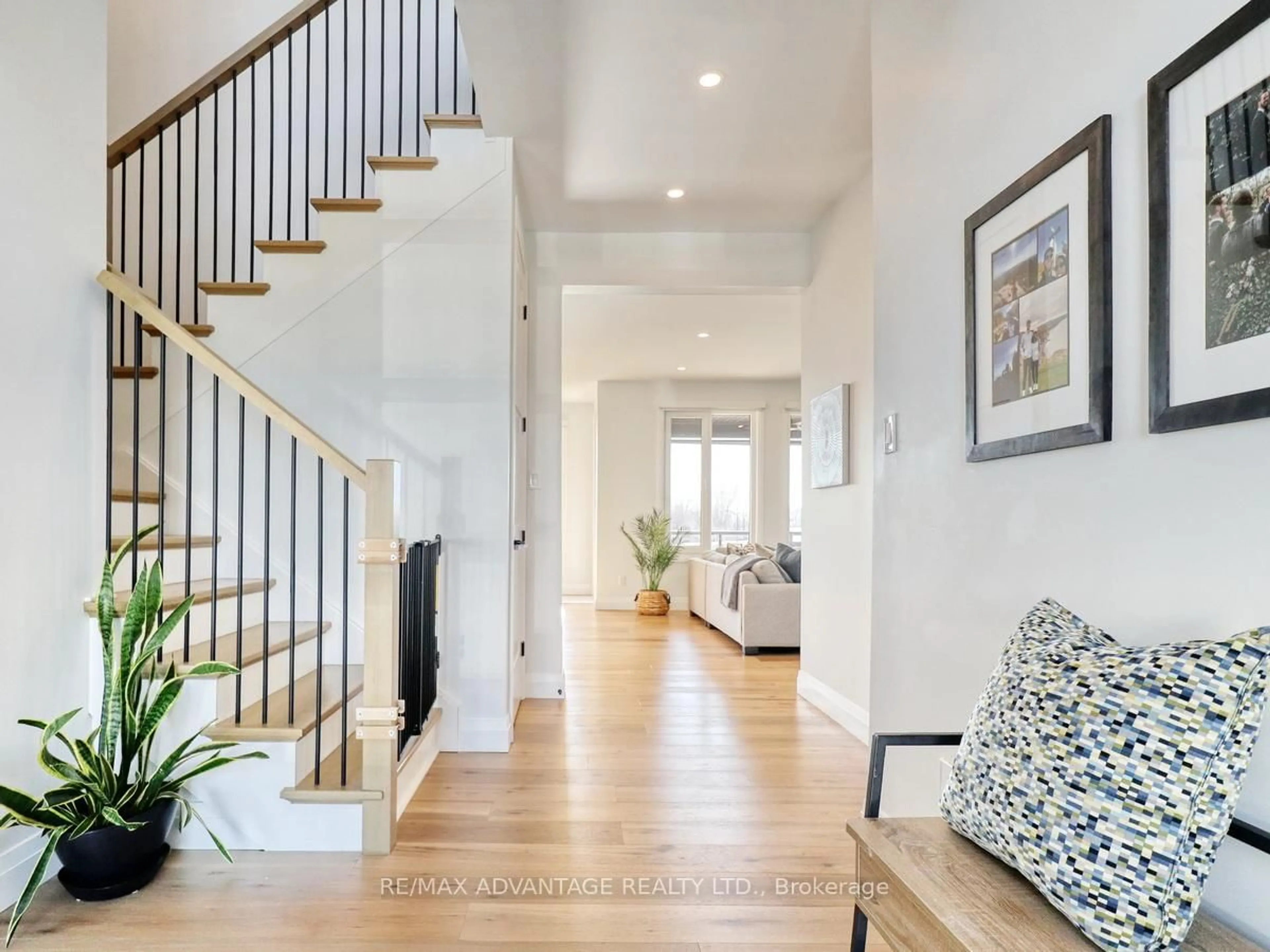 Indoor entryway for 73 Crestview Dr, Middlesex Centre Ontario N0L 1P0