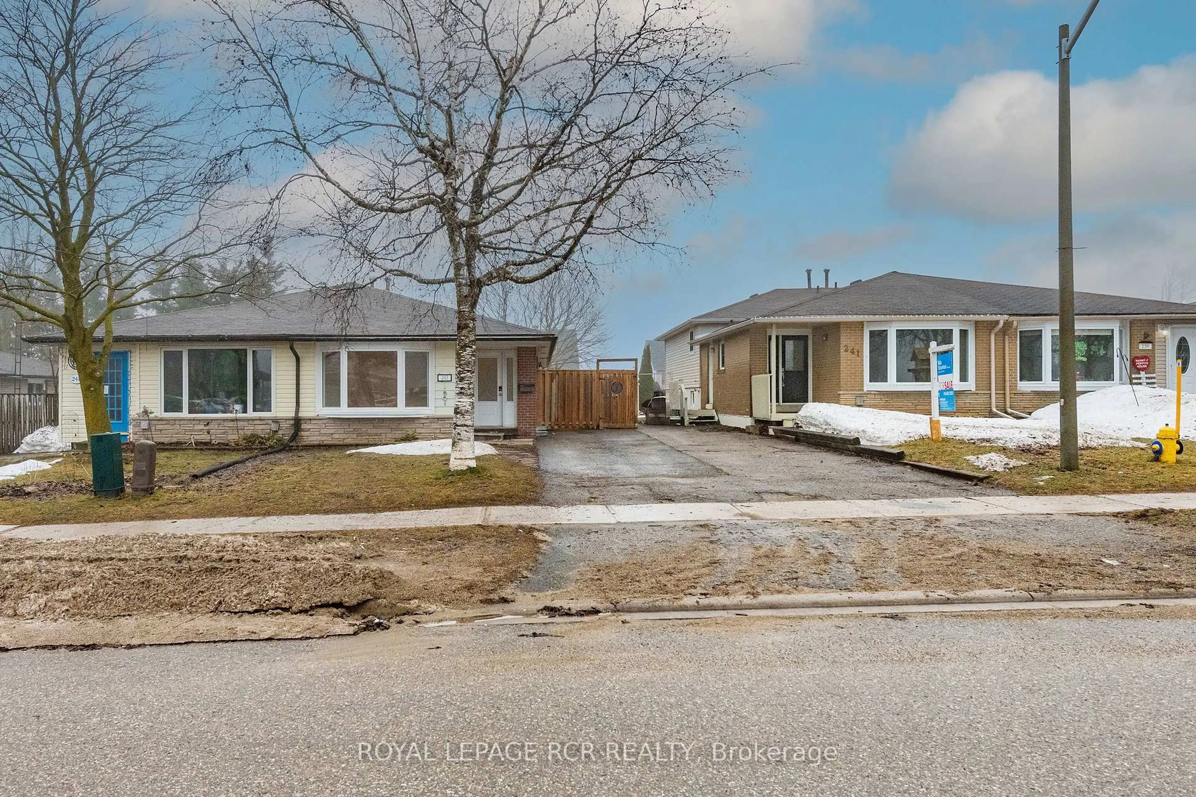 A pic from outside/outdoor area/front of a property/back of a property/a pic from drone, street for 243 Simon St, Shelburne Ontario L9V 2Y3