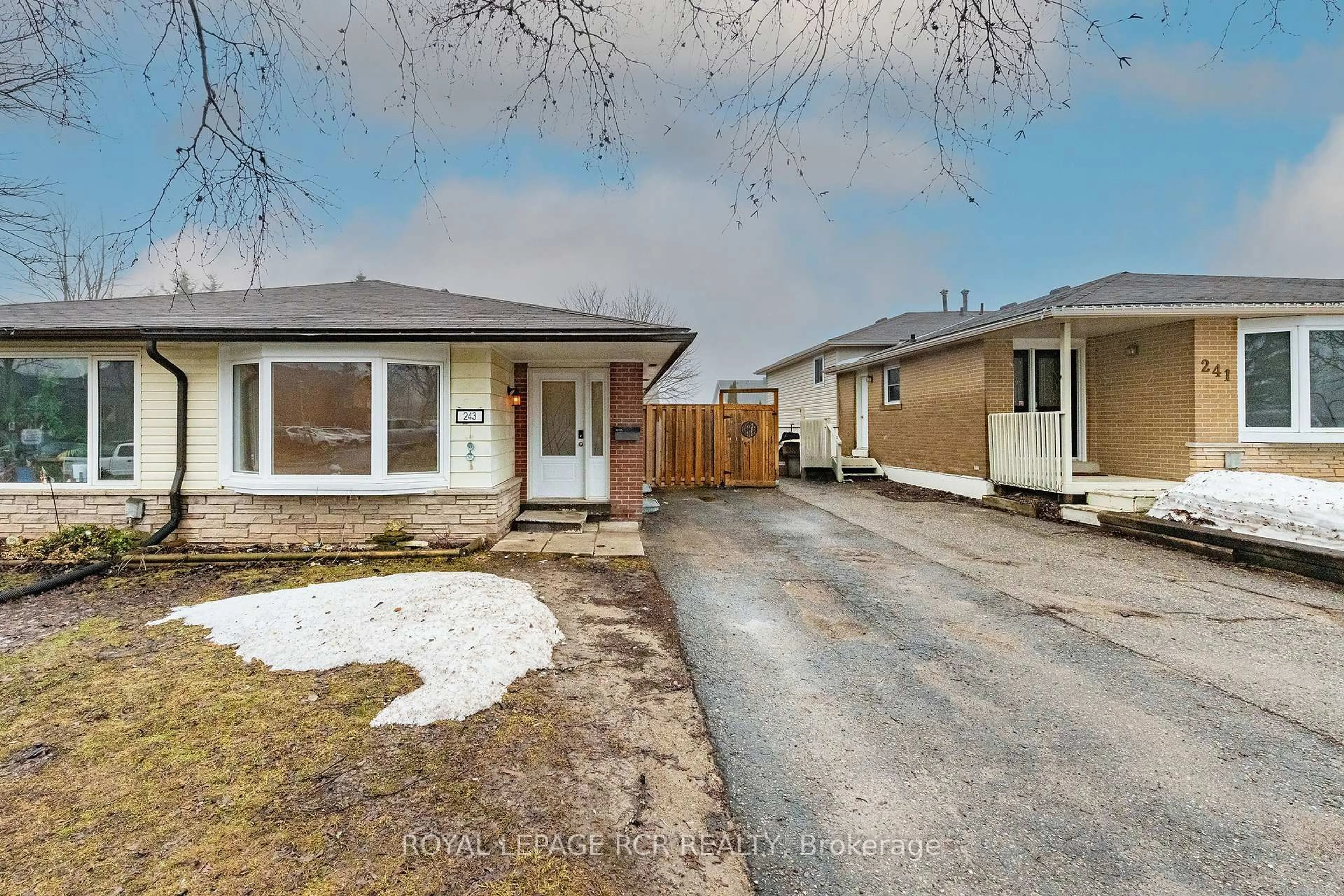 A pic from outside/outdoor area/front of a property/back of a property/a pic from drone, street for 243 Simon St, Shelburne Ontario L9V 2Y3