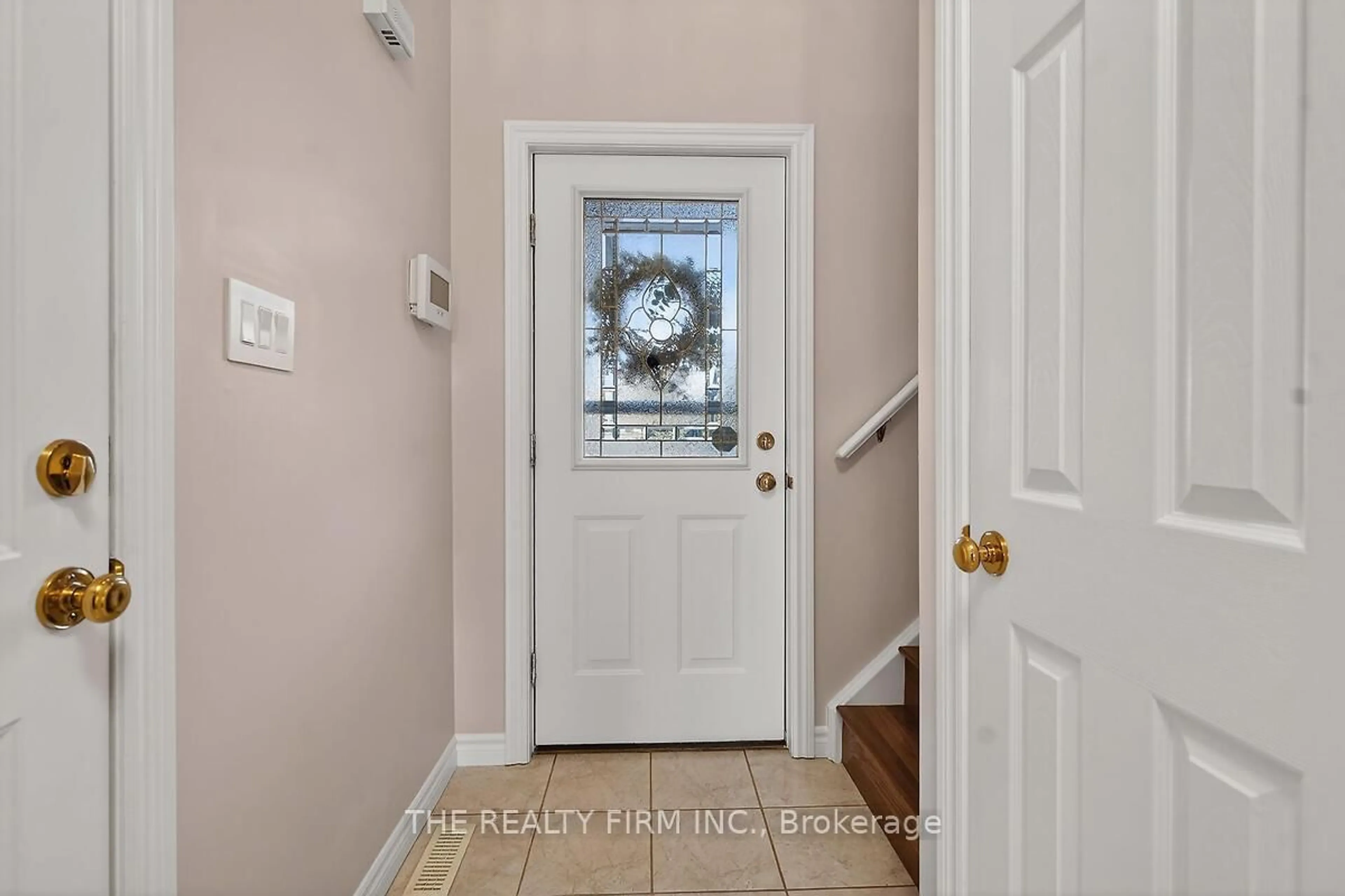 Indoor entryway for 767 Wharncliffe Rd #23, London South Ontario N6J 2N7