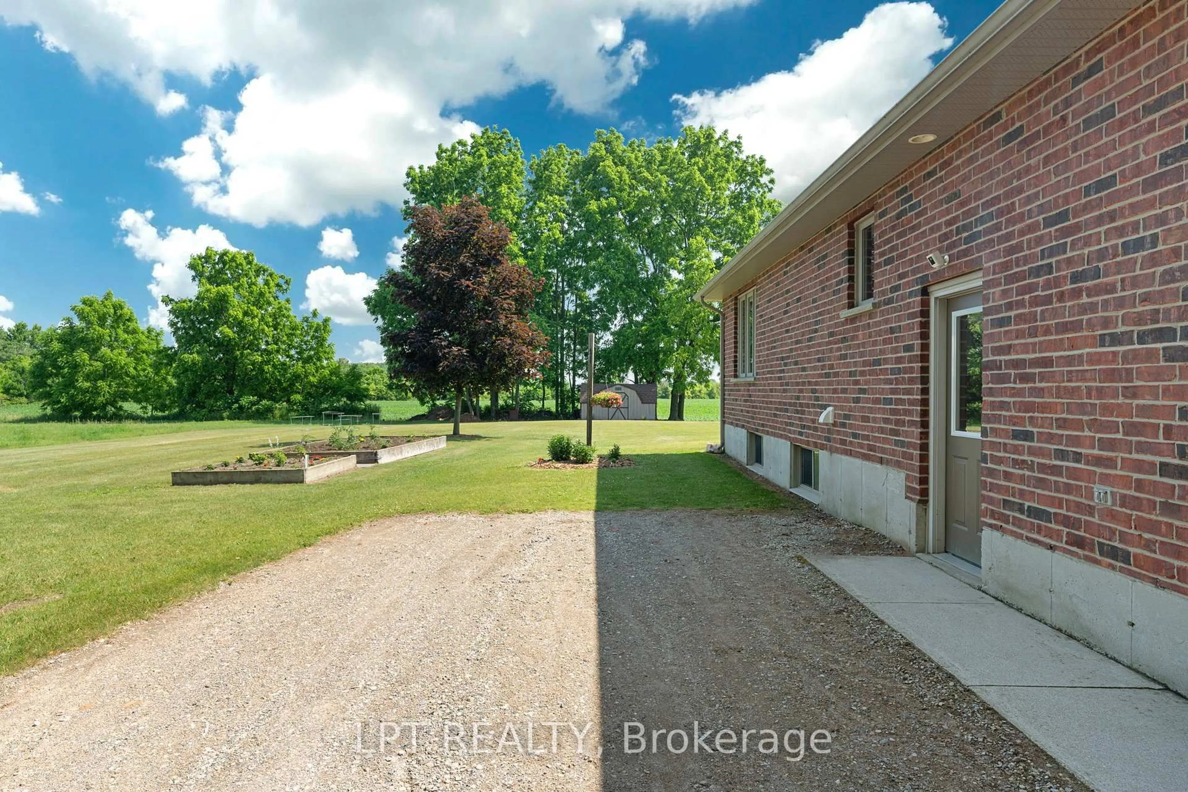 Unknown for 18 Durham St, Newbury Ontario N0L 1Z0