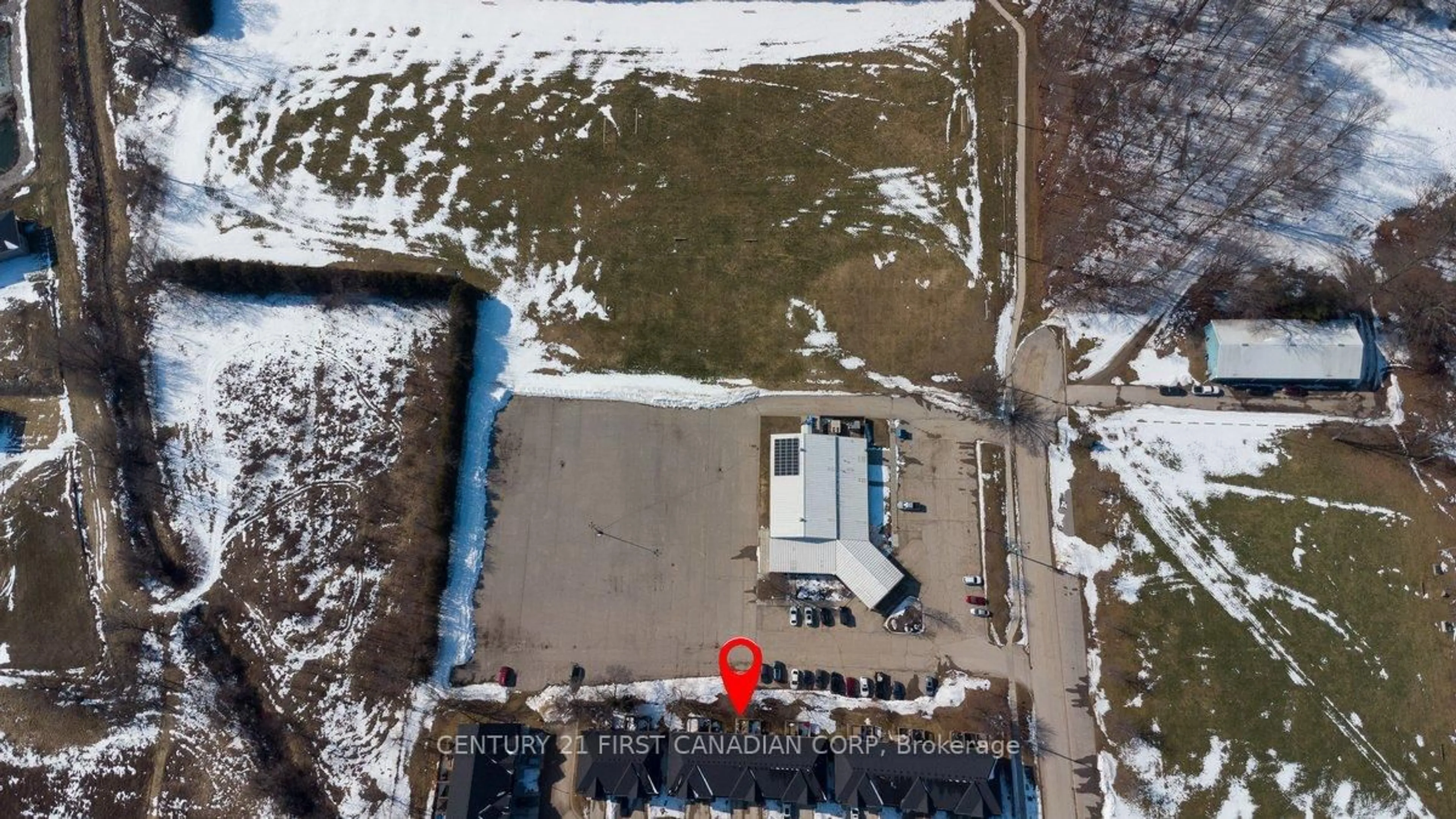 A pic from outside/outdoor area/front of a property/back of a property/a pic from drone, building for 601 Lions Park Dr #21, Strathroy-Caradoc Ontario N0L 1W0