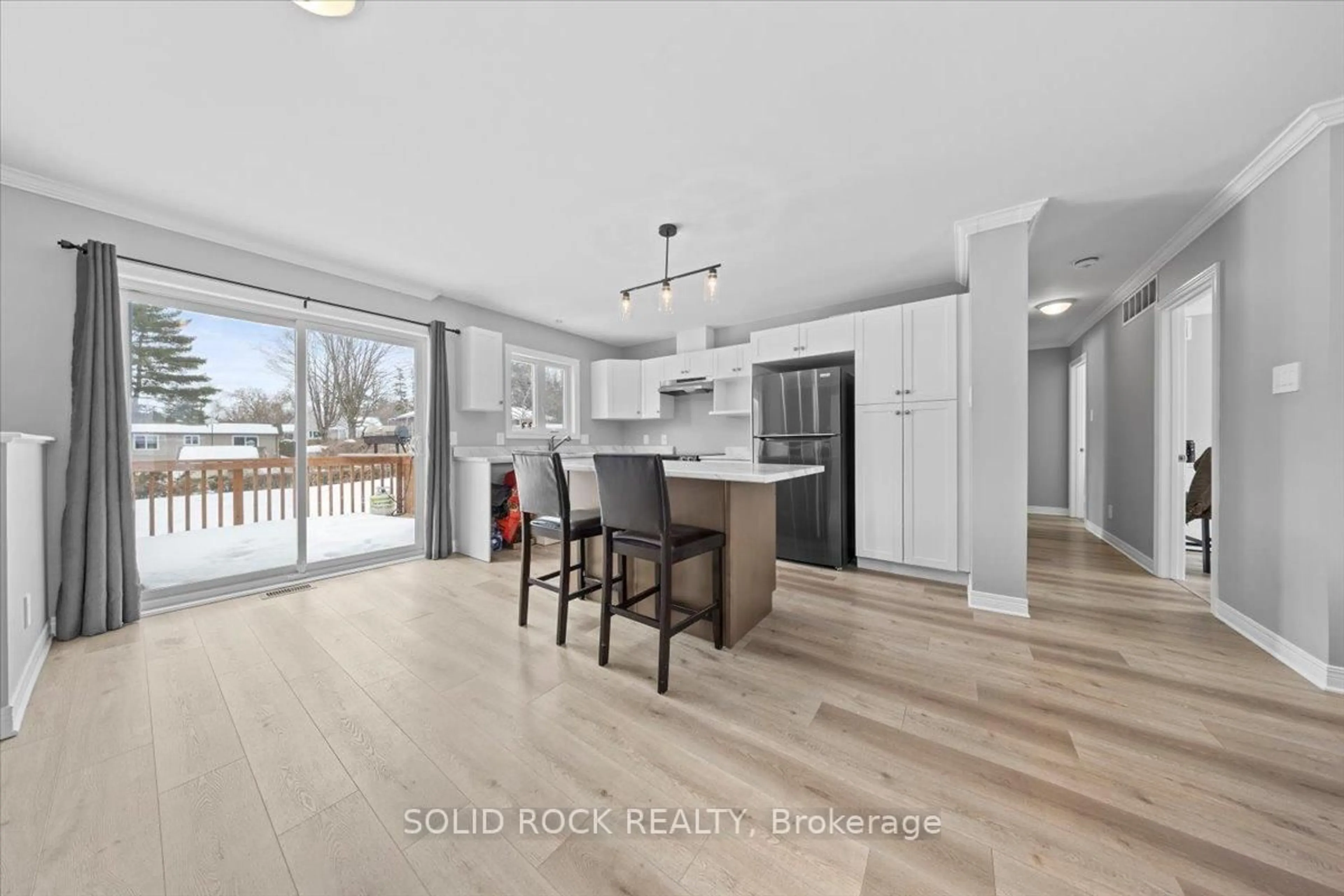 Open concept kitchen, wood/laminate floor for 125 Norma St, Arnprior Ontario K7S 3A9