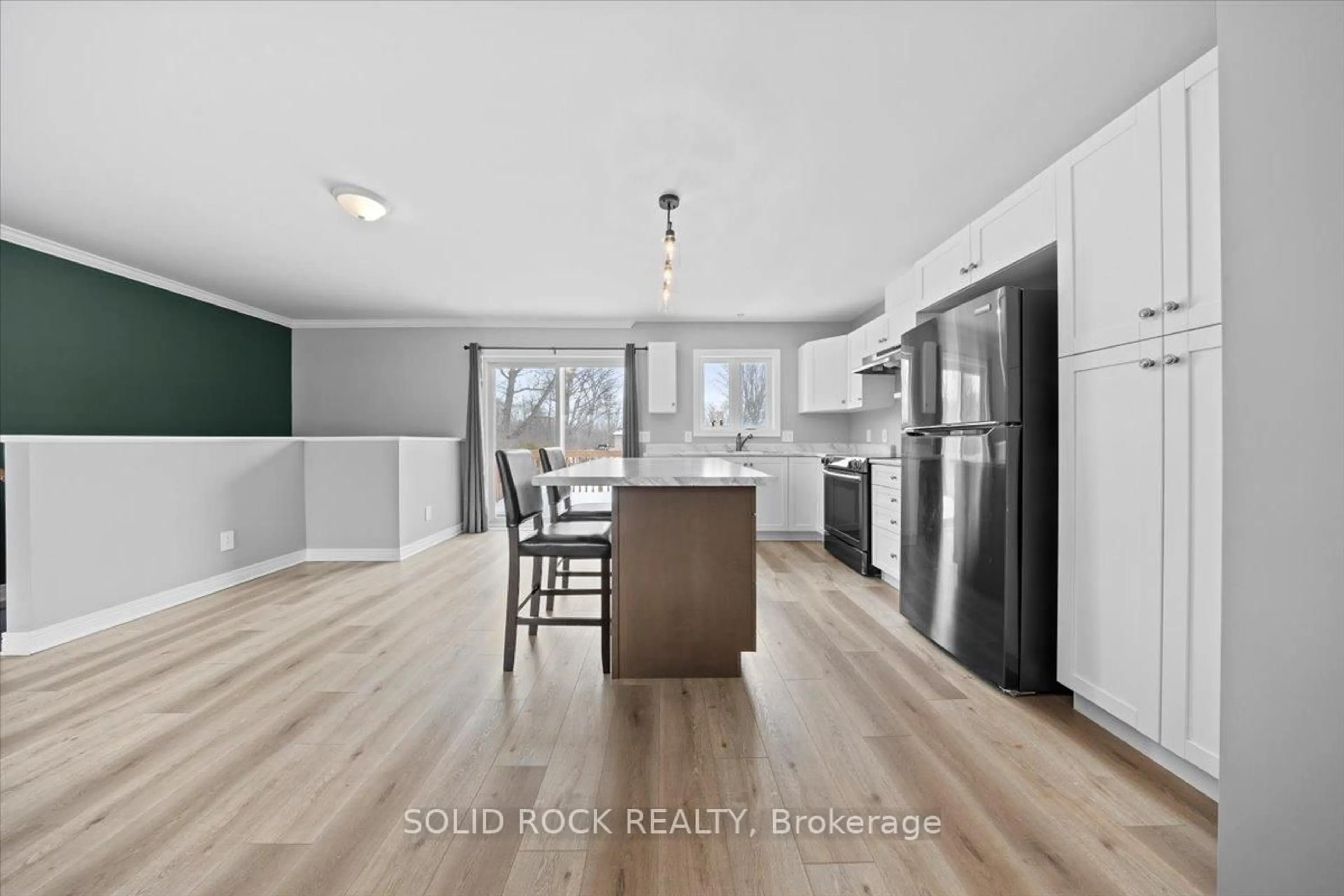 Open concept kitchen, wood/laminate floor for 125 Norma St, Arnprior Ontario K7S 3A9