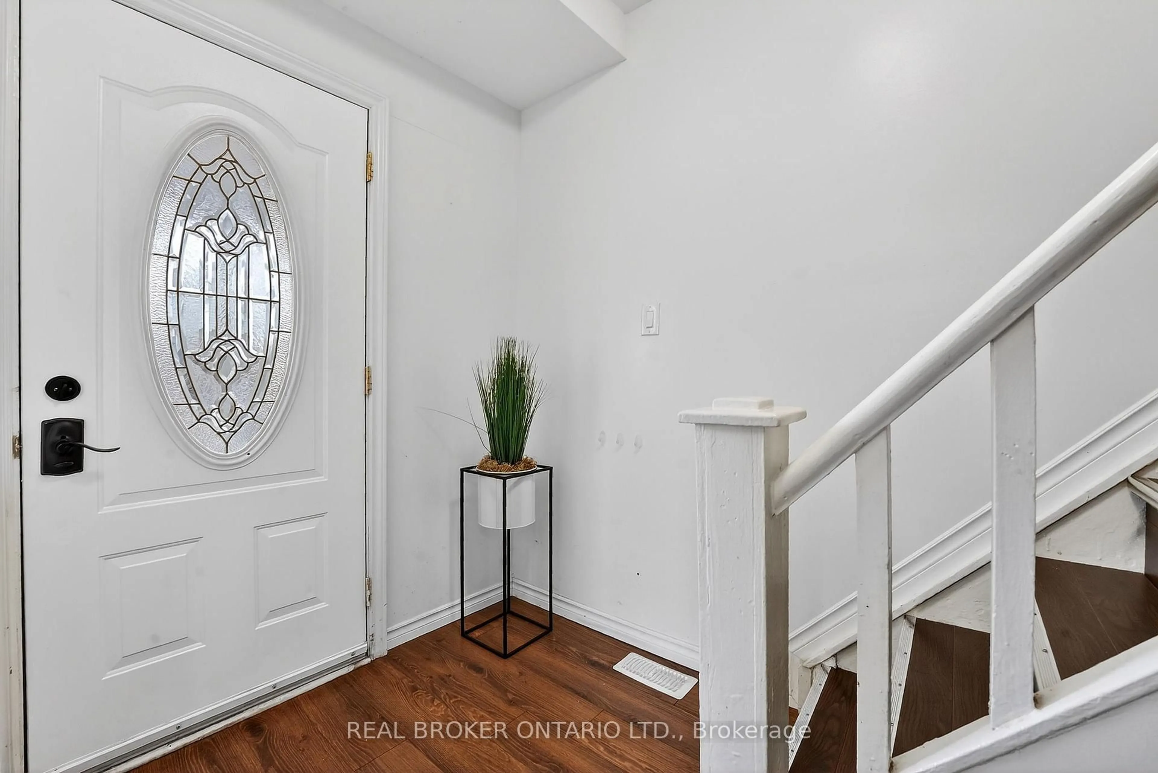 Indoor entryway for 3 Beatty Ave, Hamilton Ontario L8H 3P3